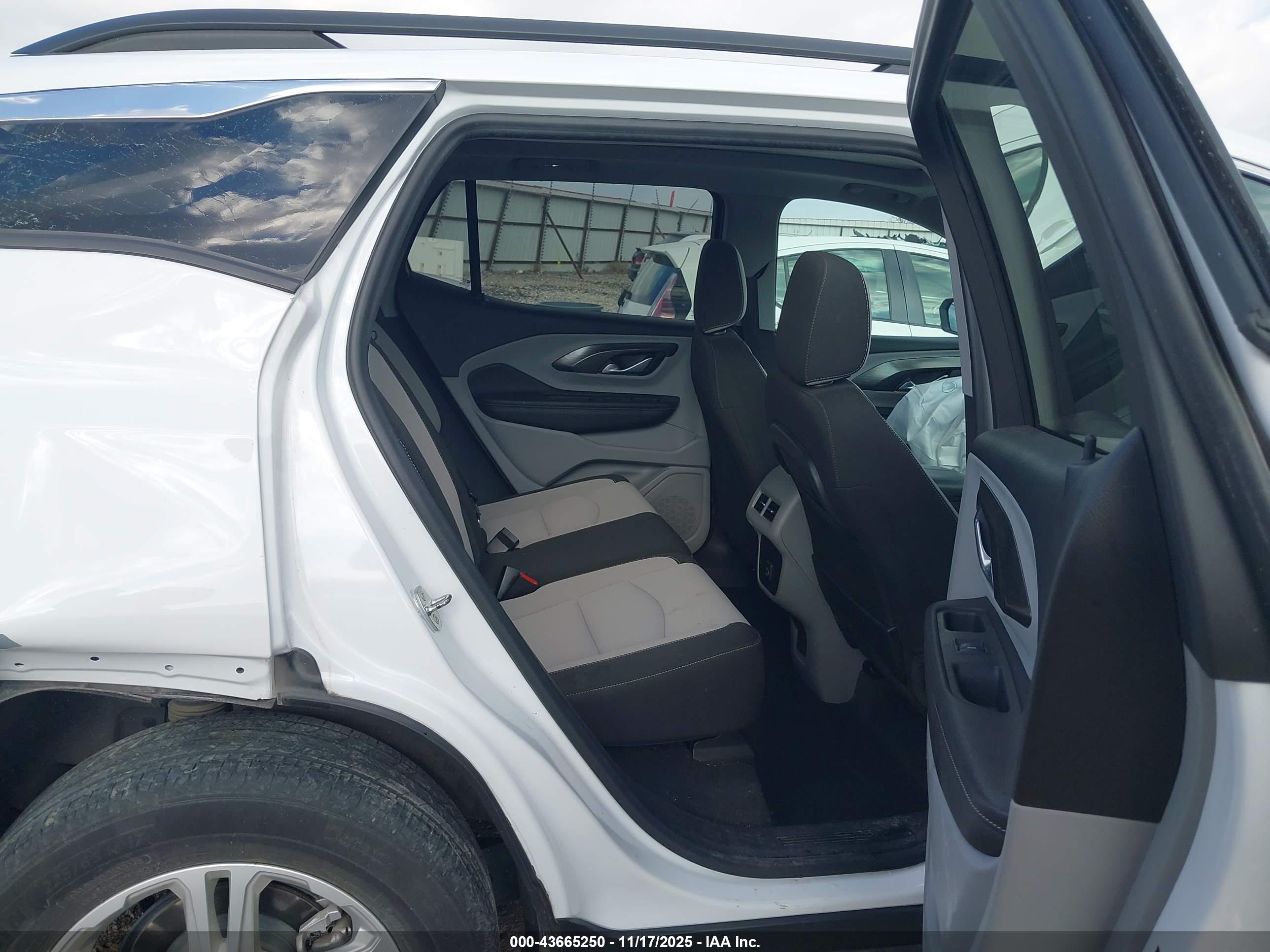 GMC TERRAIN image 8