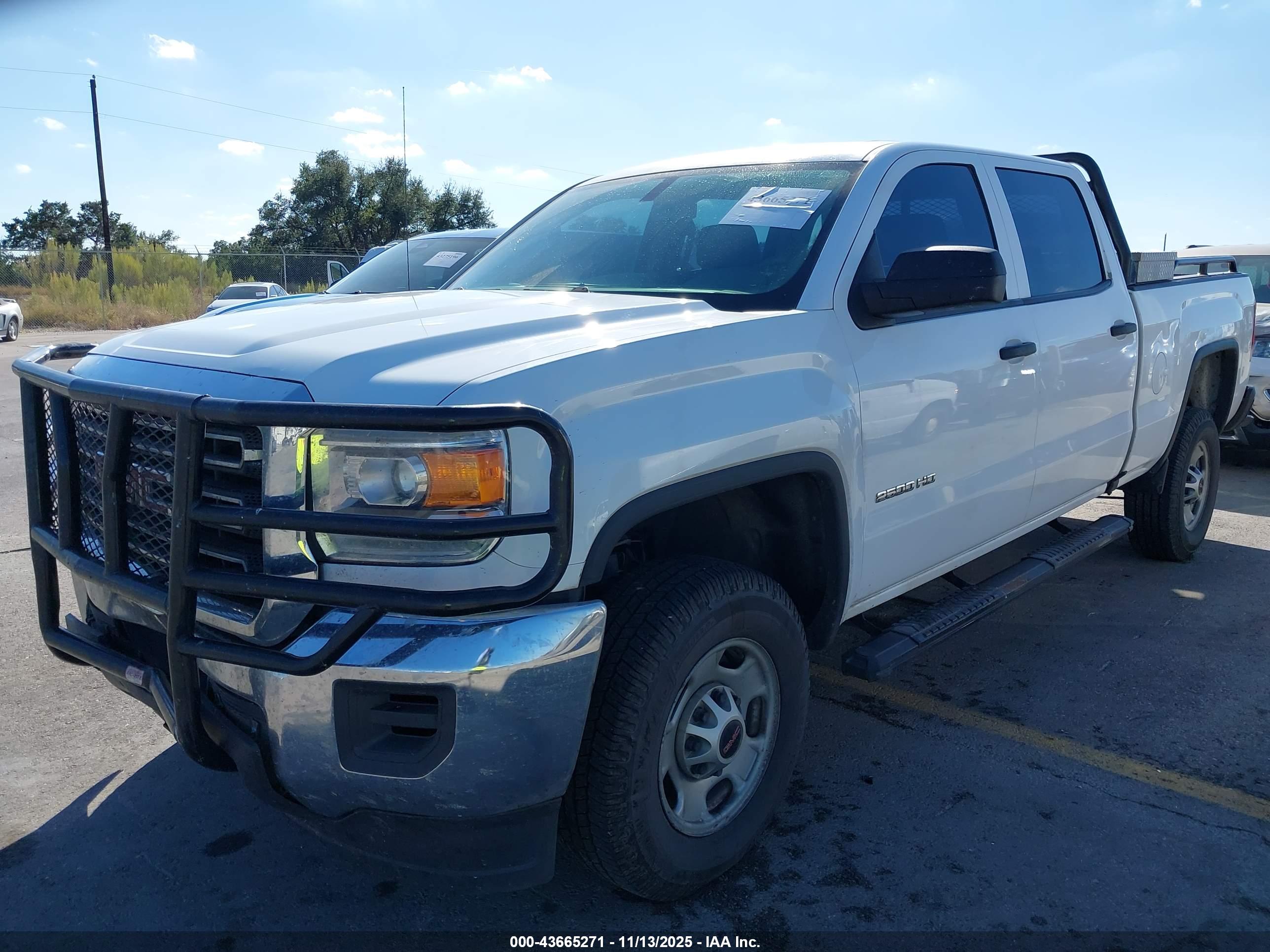 GMC SIERRA image 2