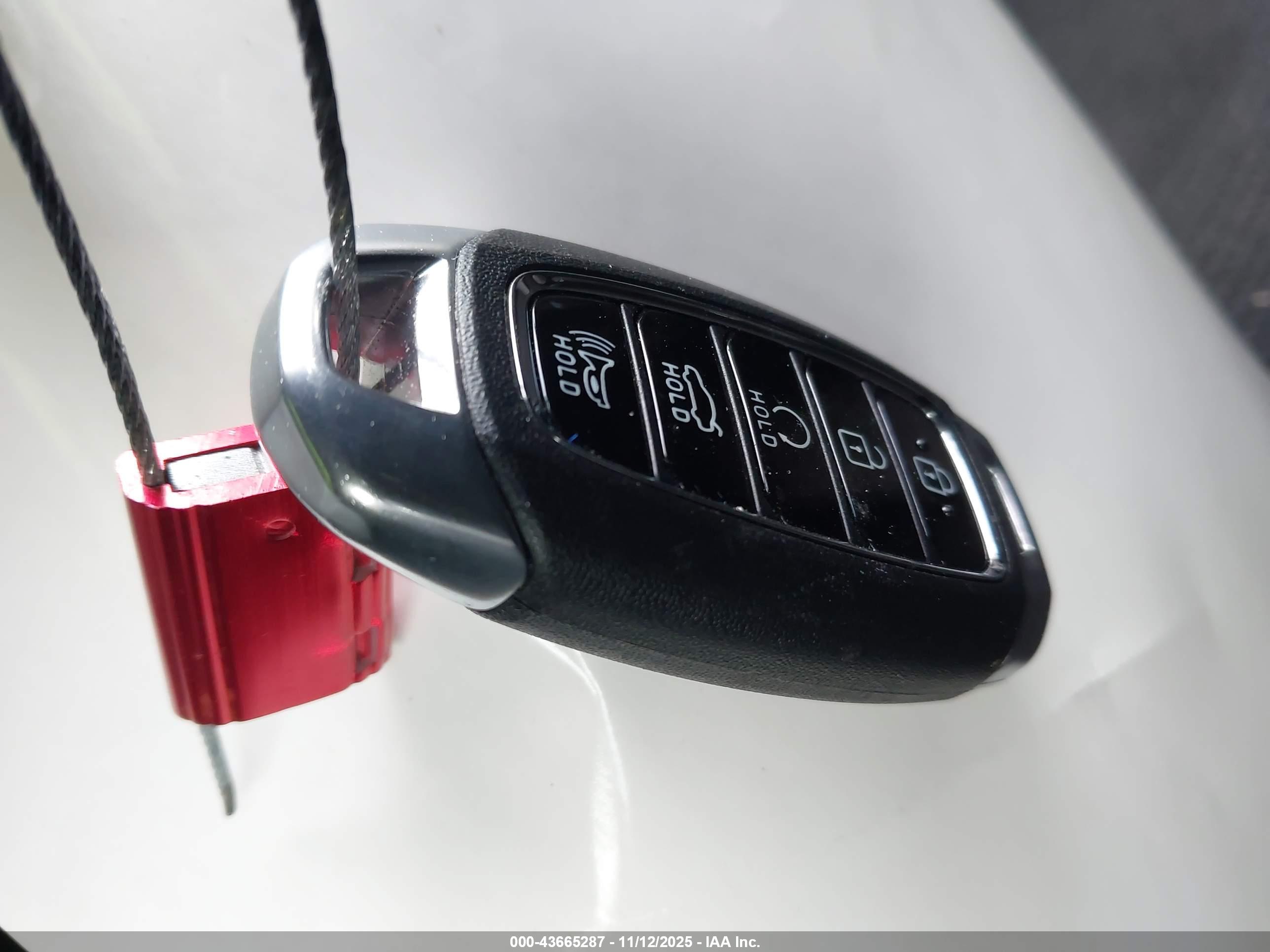 HYUNDAI ELANTRA image 11