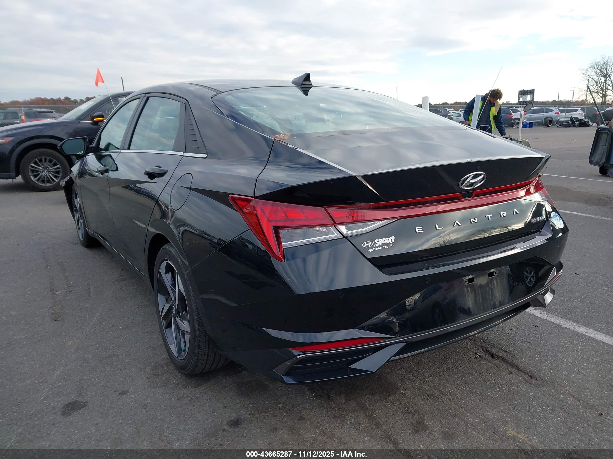 HYUNDAI ELANTRA image 3