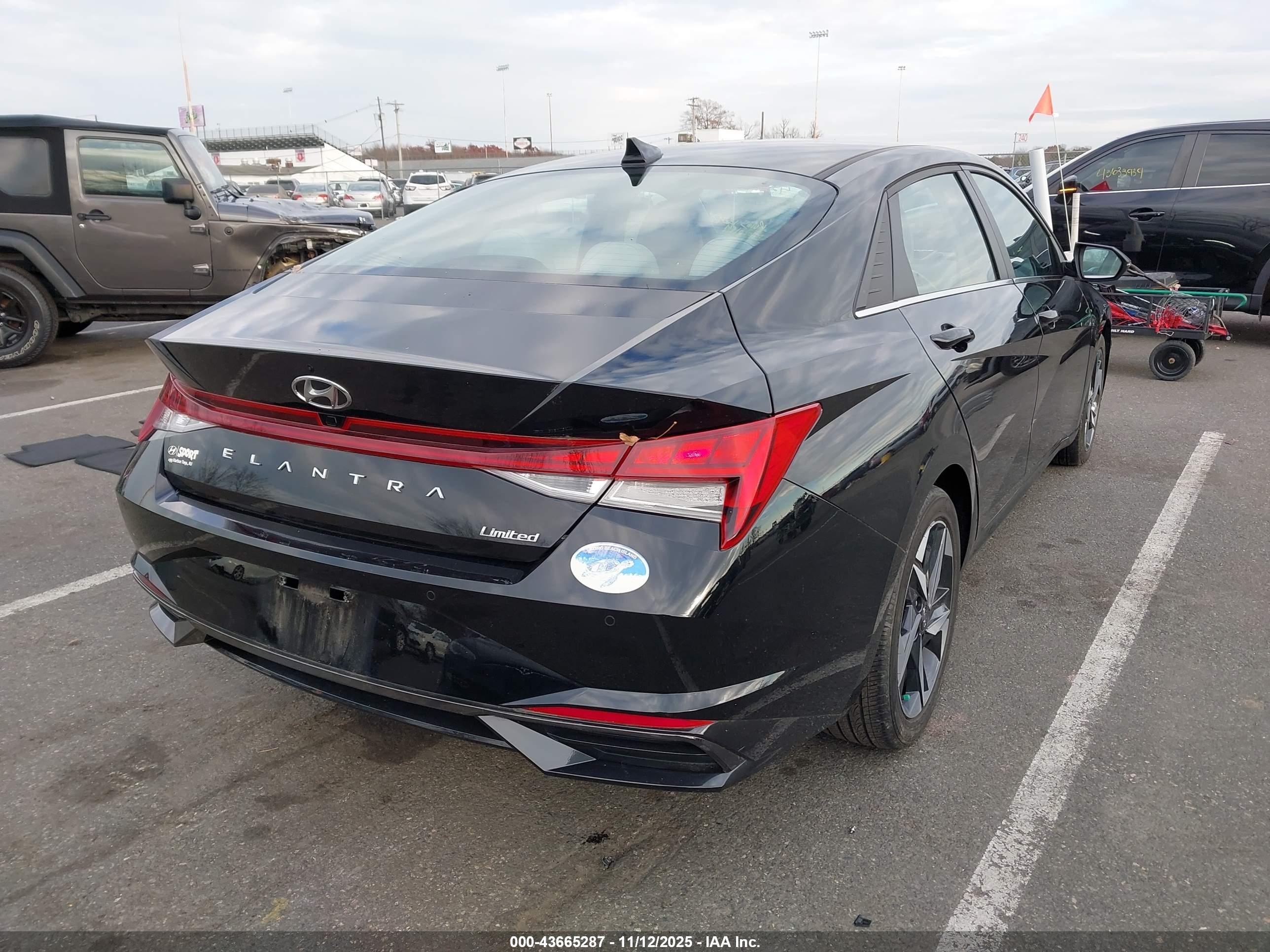 HYUNDAI ELANTRA image 4
