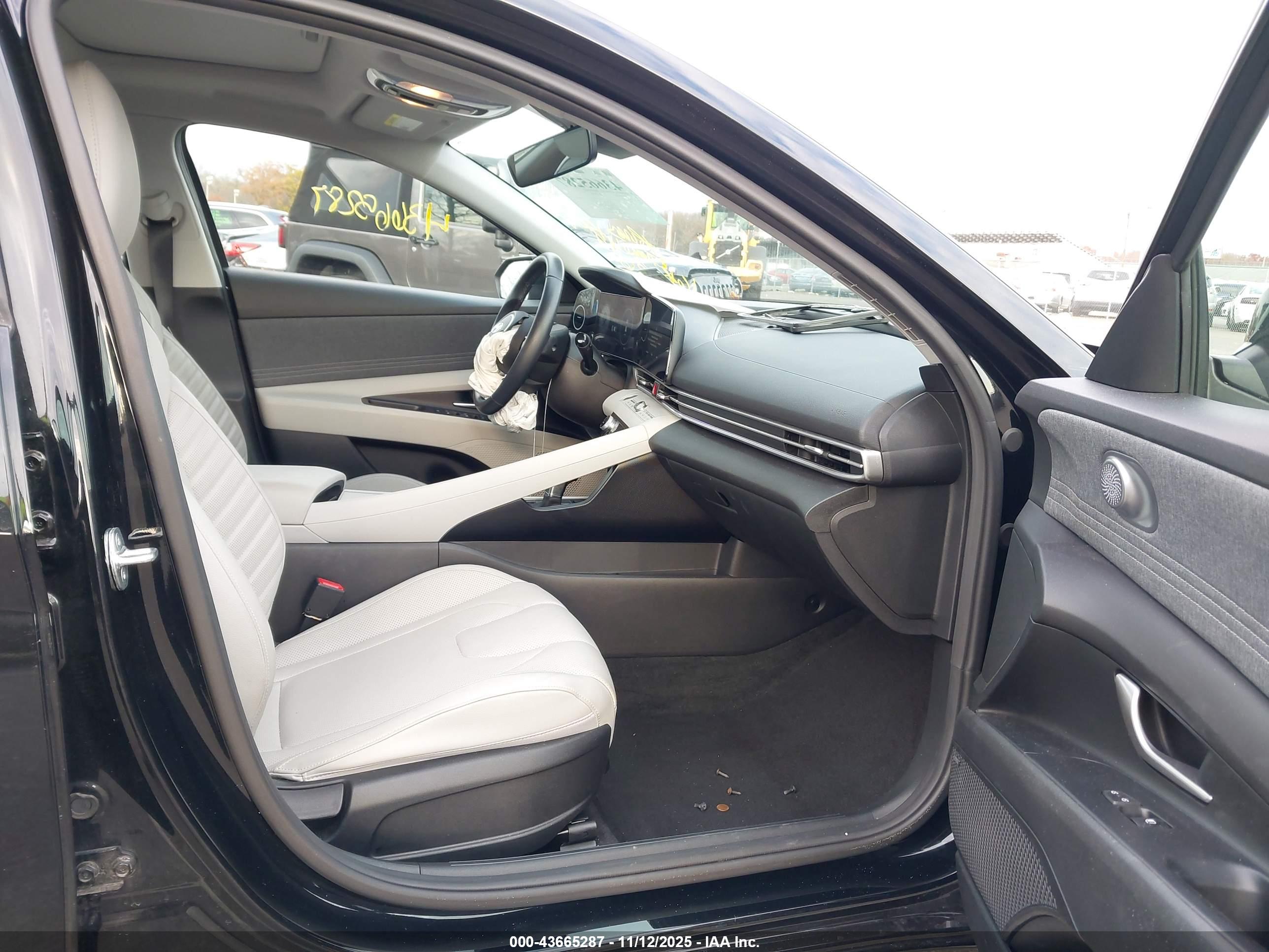 HYUNDAI ELANTRA image 5