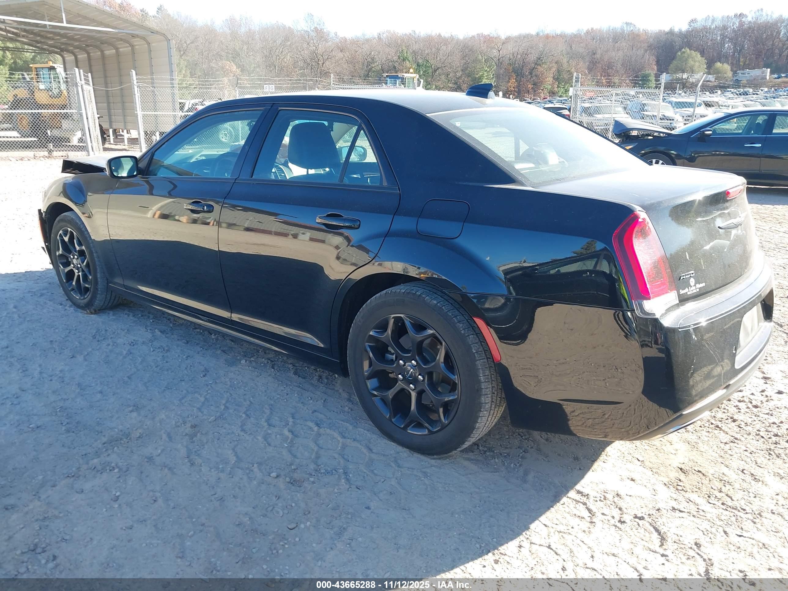 CHRYSLER 300 image 3