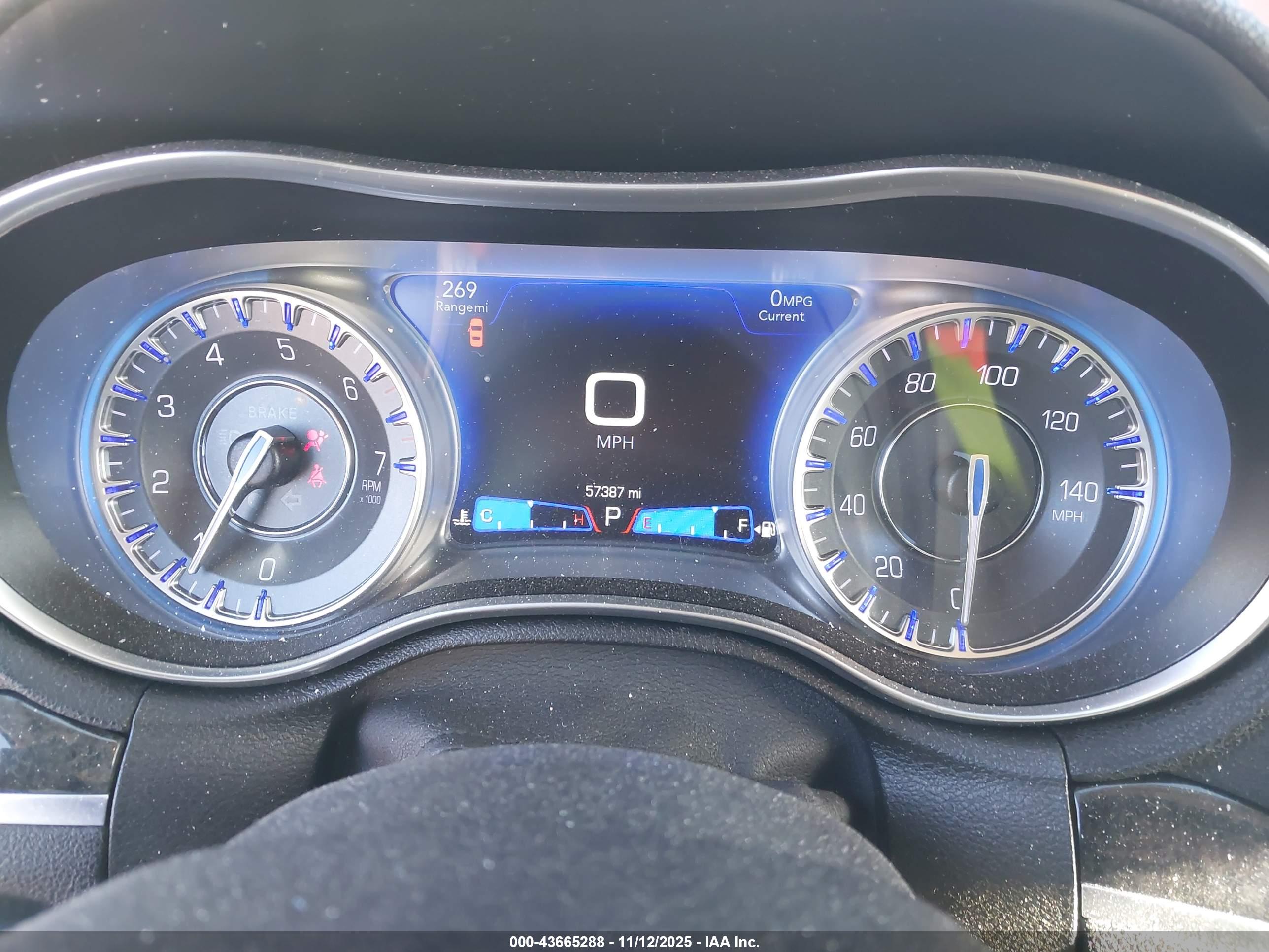 CHRYSLER 300 image 7