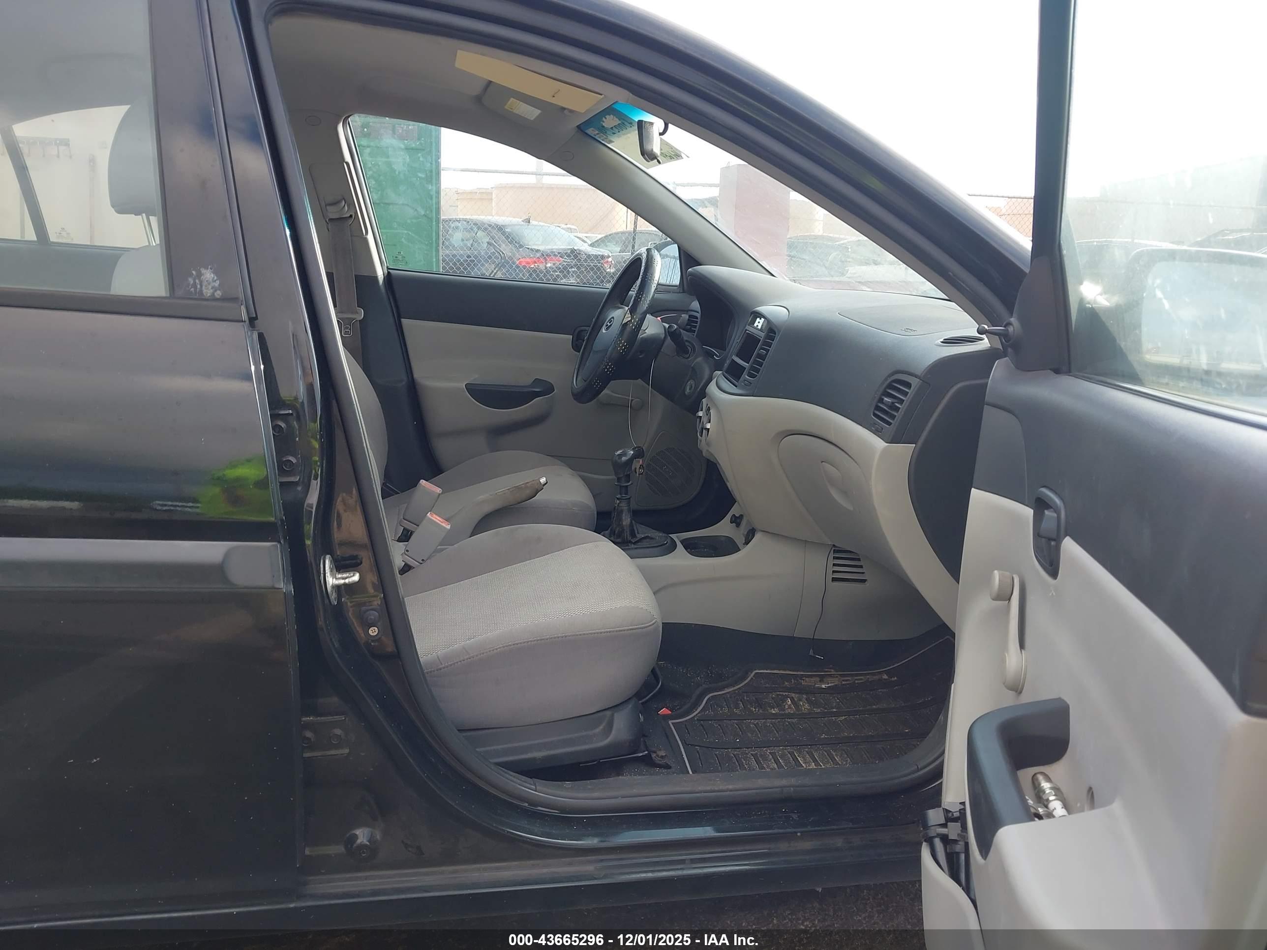 HYUNDAI ACCENT image 5