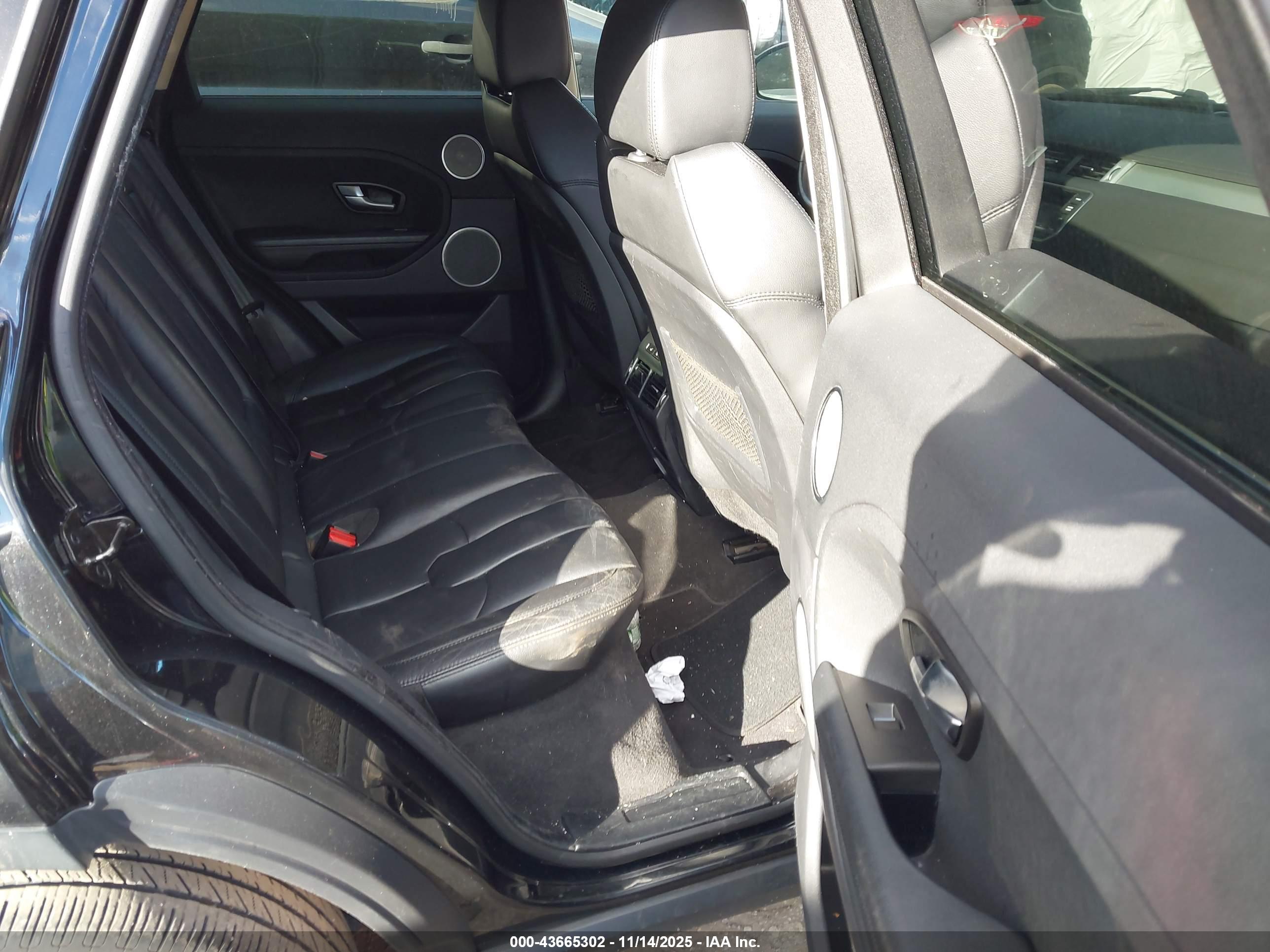 LAND ROVER image 5