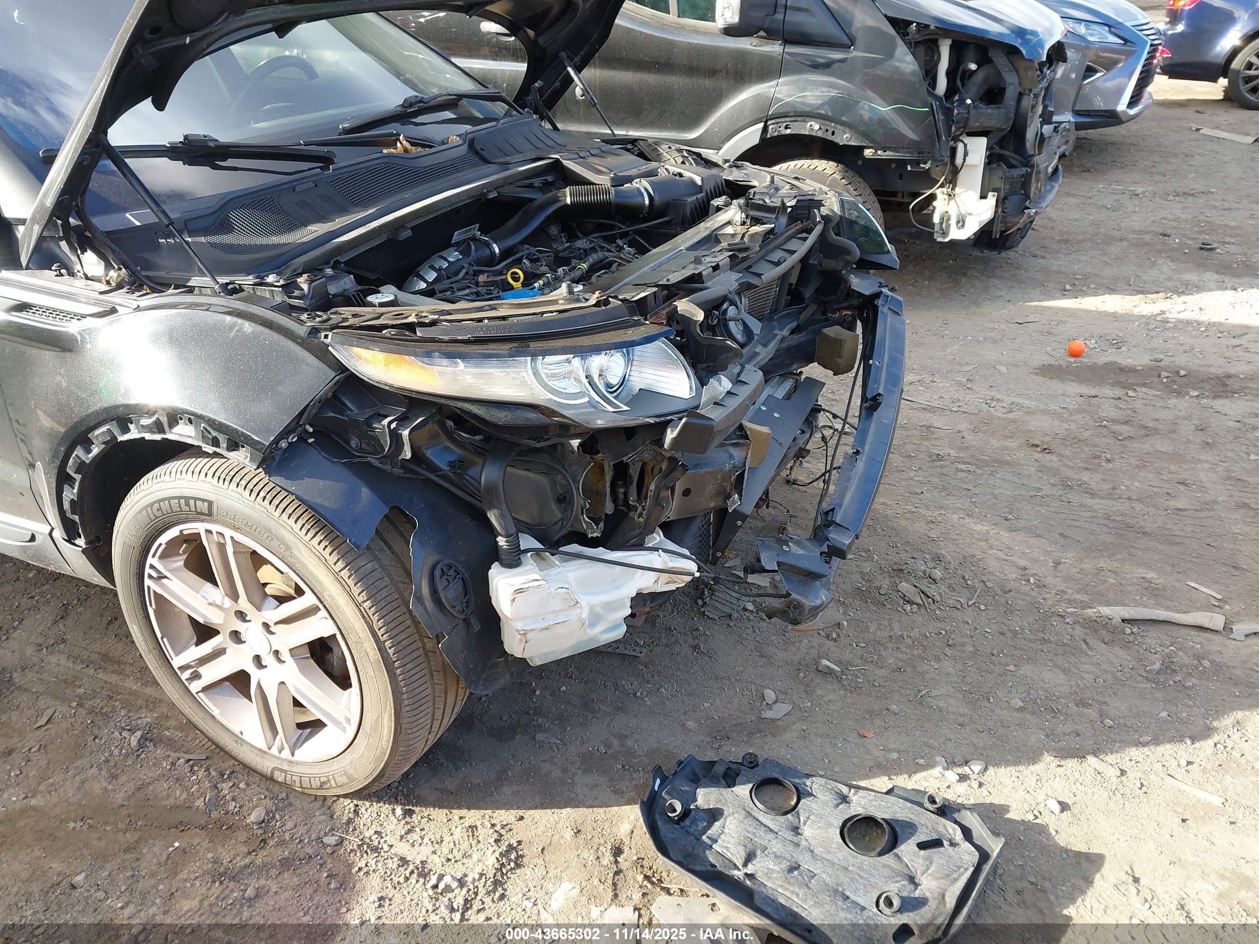 LAND ROVER image 6
