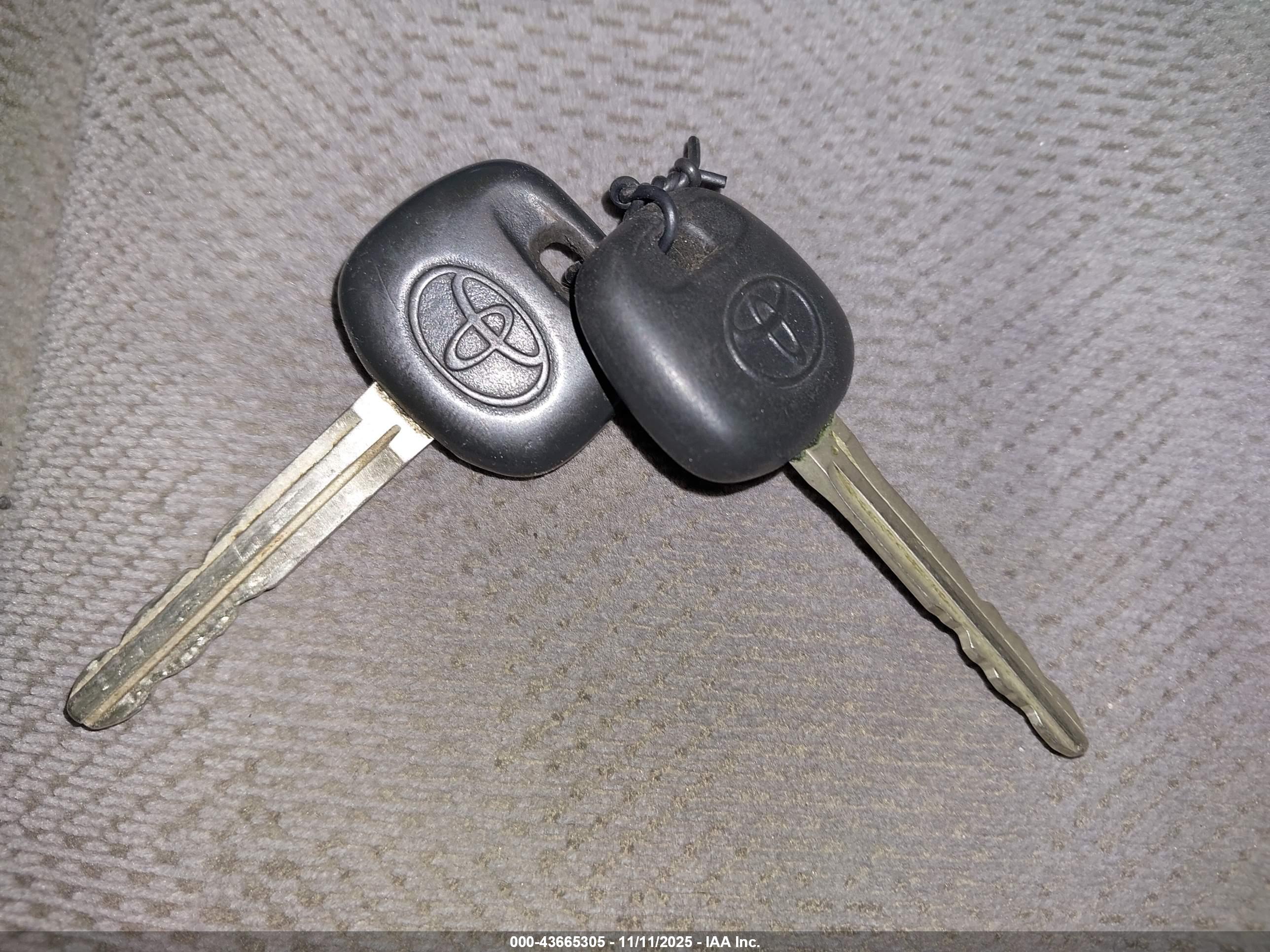 TOYOTA SEQUOIA image 11