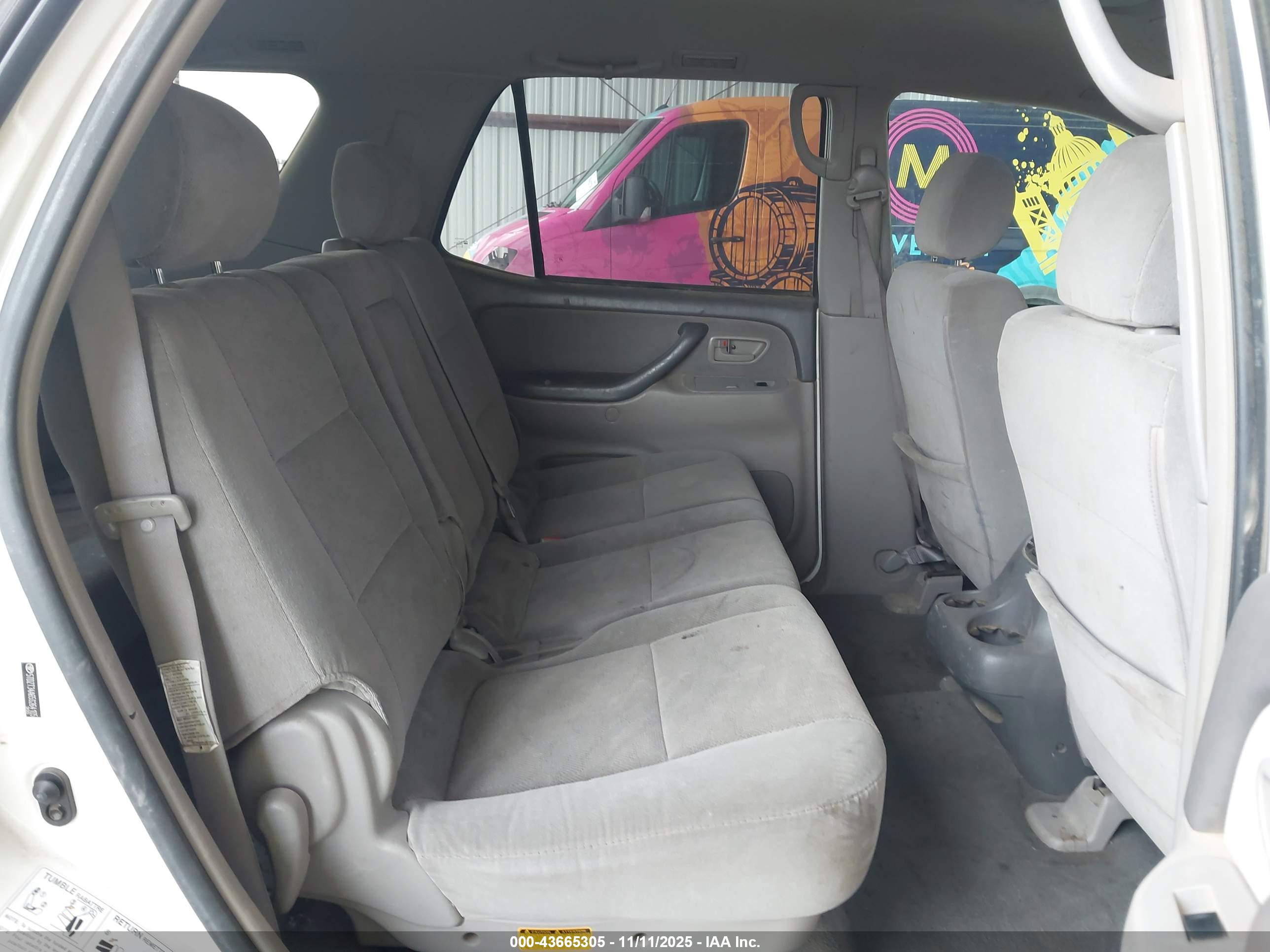 TOYOTA SEQUOIA image 8
