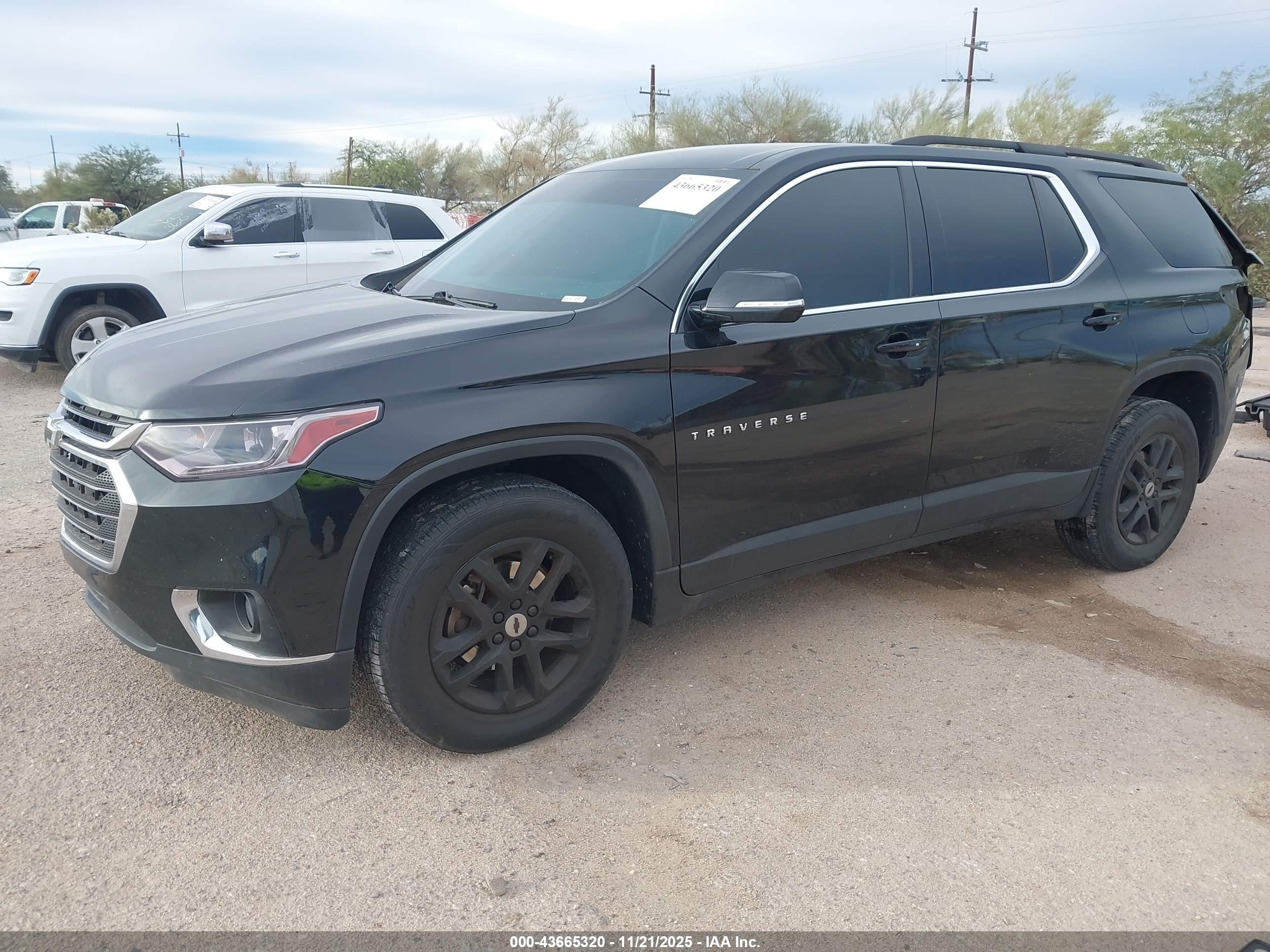 CHEVROLET TRAVERSE image 2