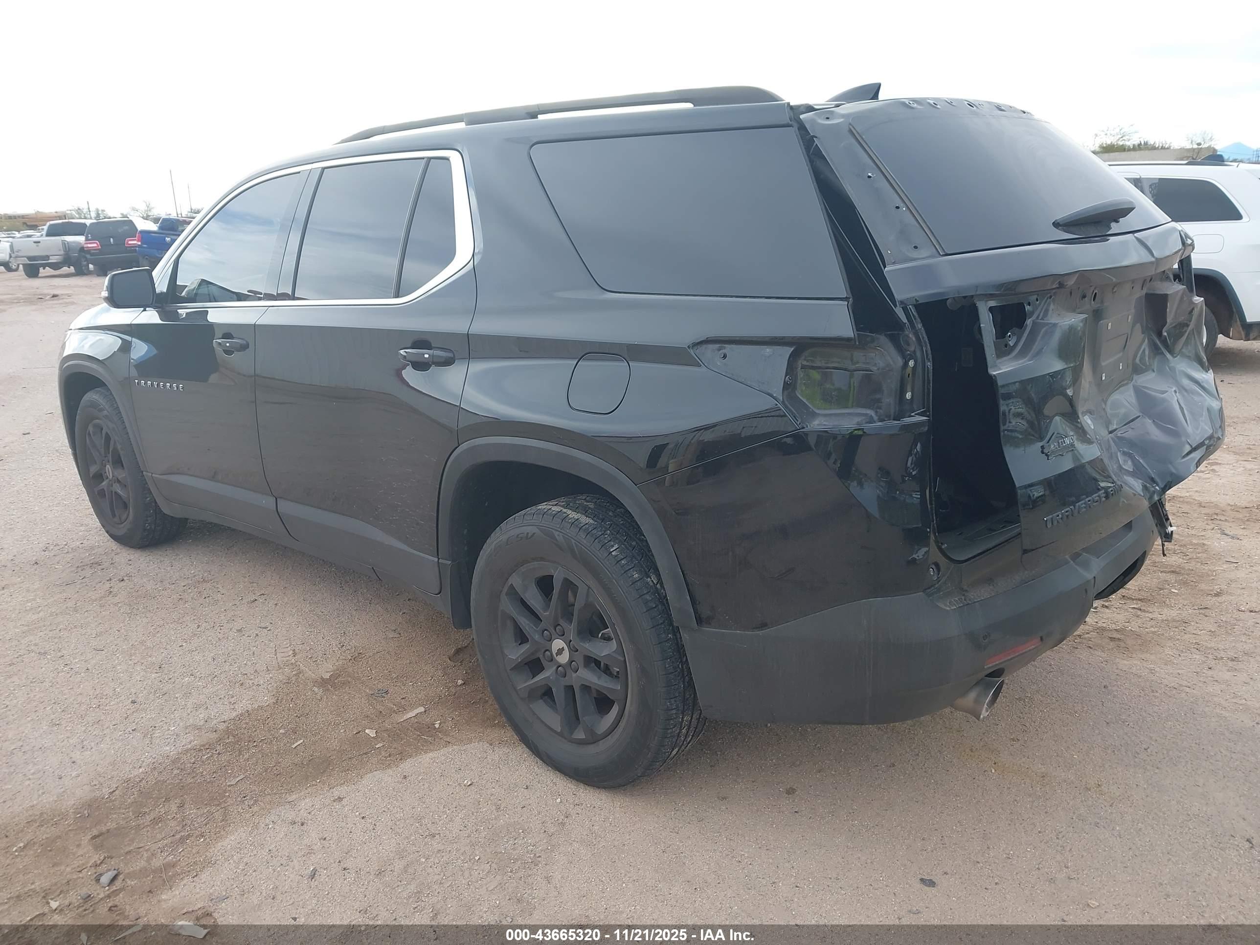 CHEVROLET TRAVERSE image 3