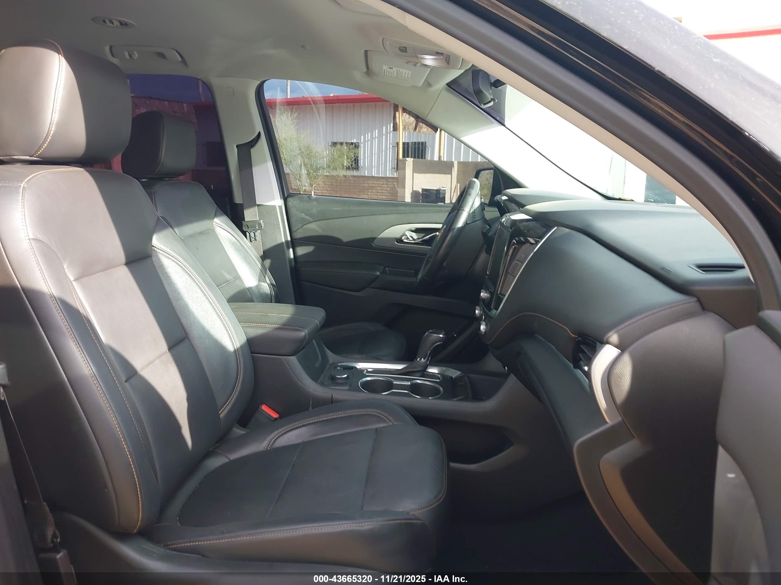 CHEVROLET TRAVERSE image 5