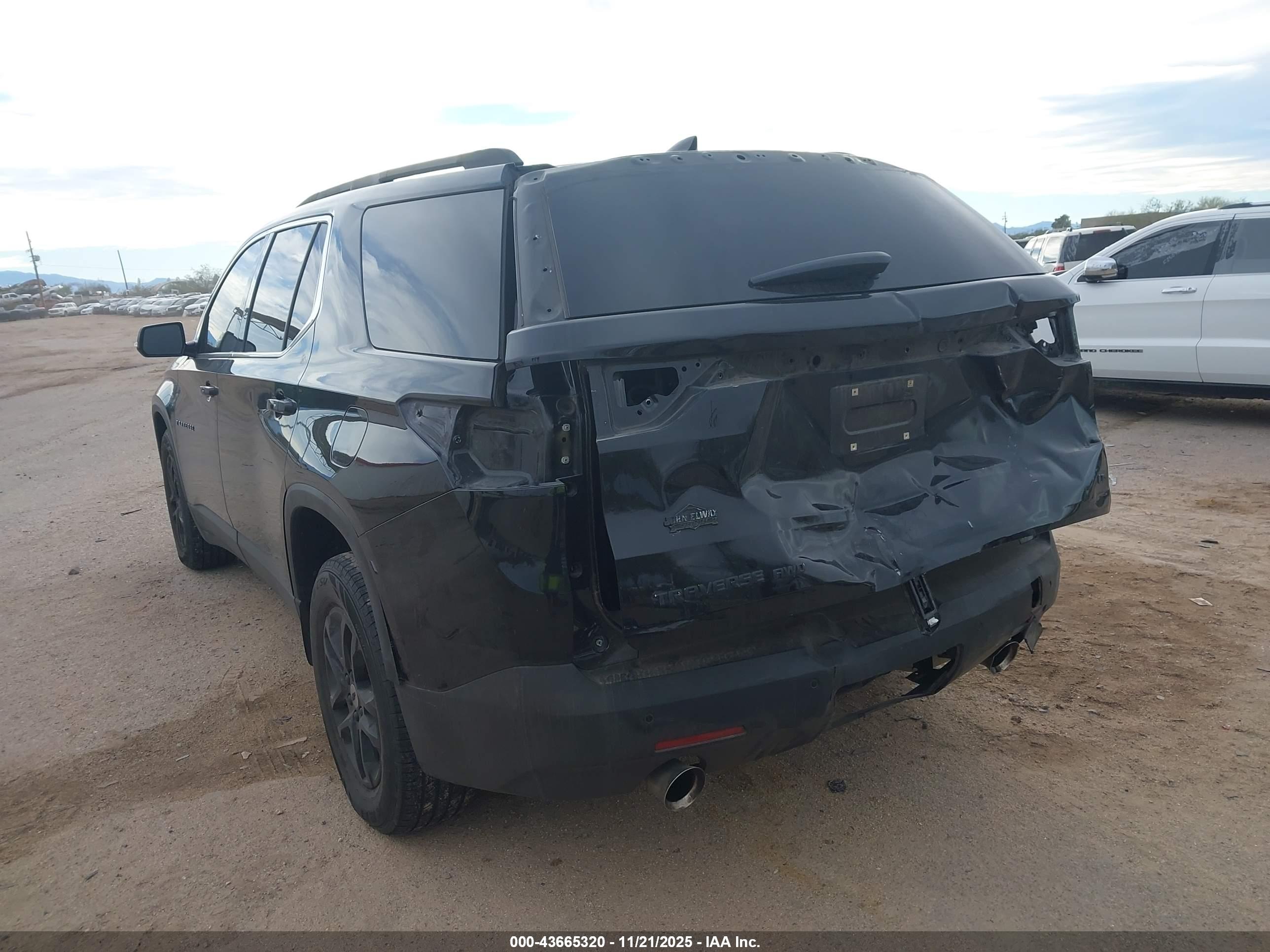 CHEVROLET TRAVERSE image 6
