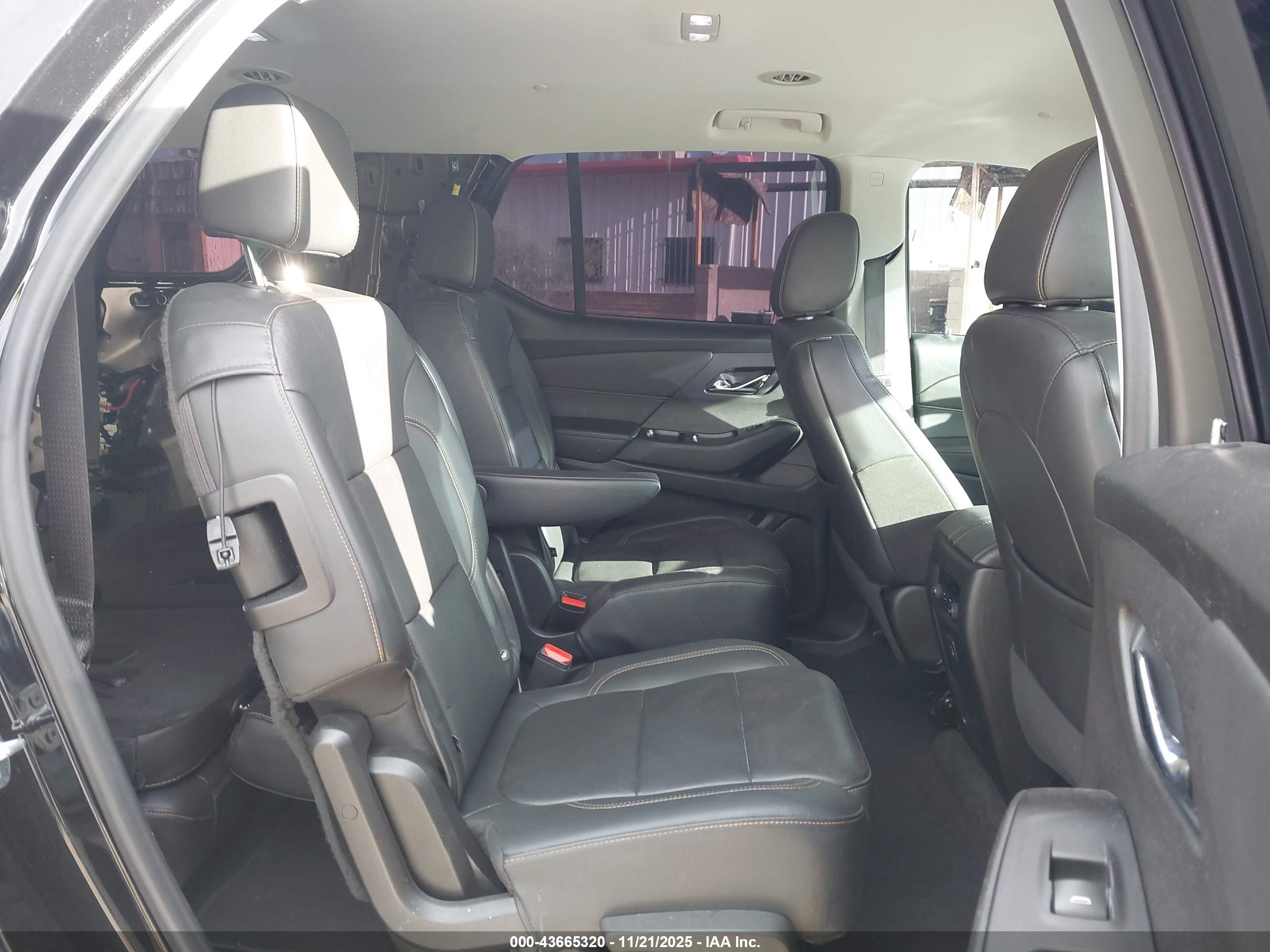 CHEVROLET TRAVERSE image 8