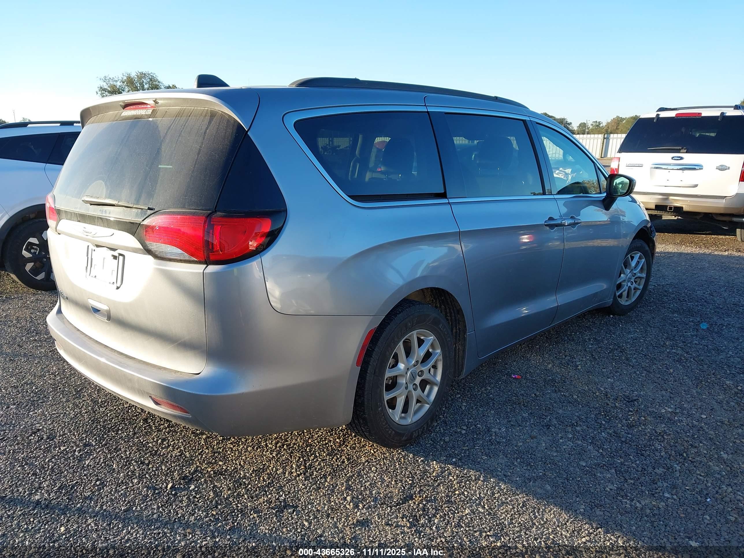 CHRYSLER VOYAGER image 4