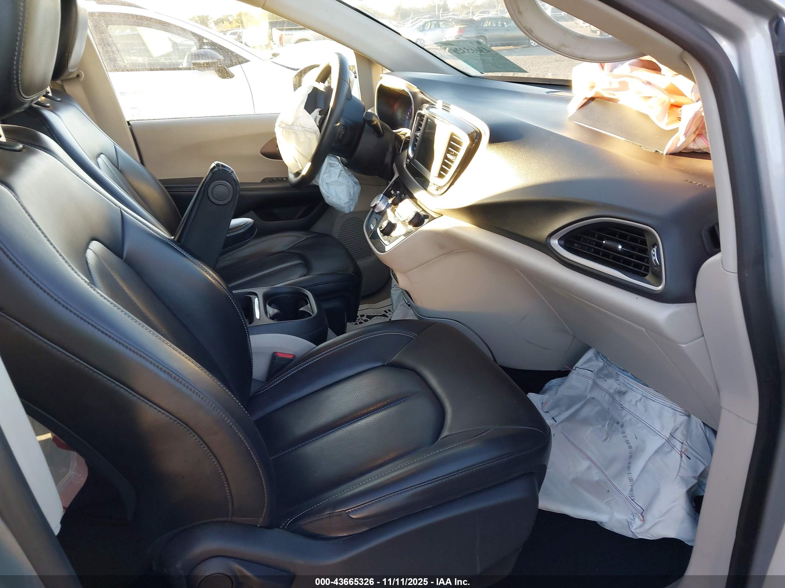 CHRYSLER VOYAGER image 5