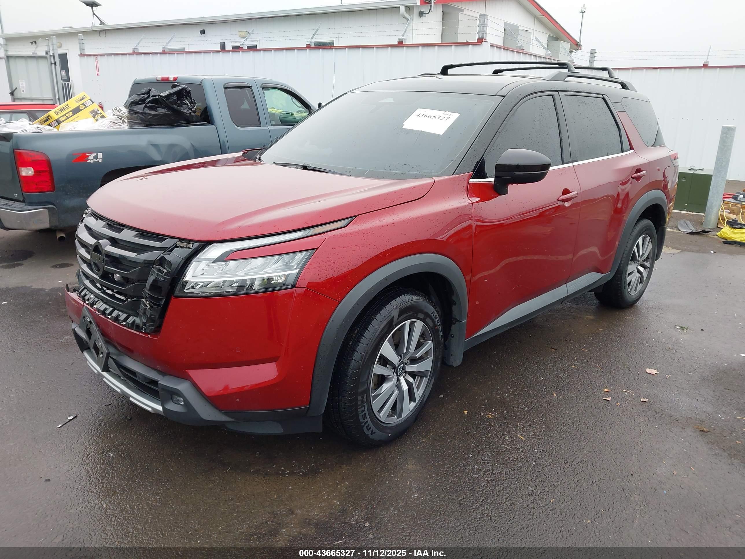 NISSAN PATHFINDER image 2
