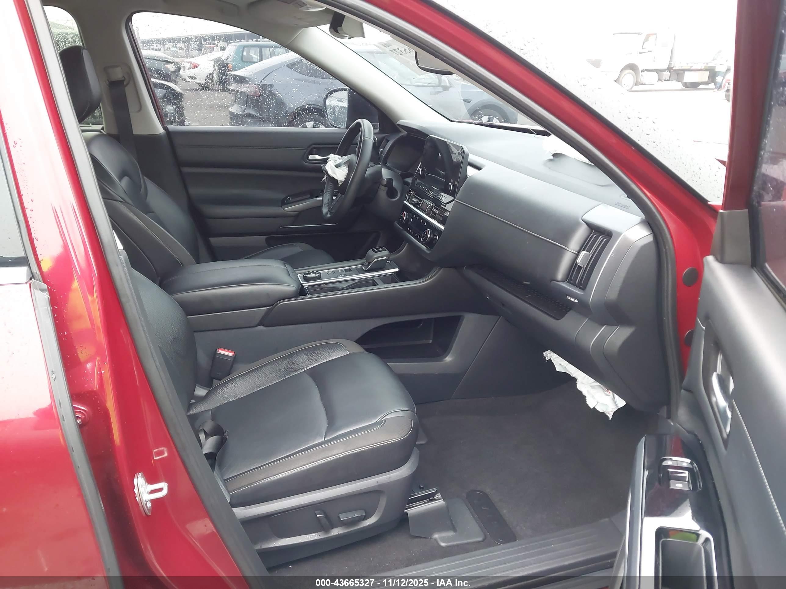 NISSAN PATHFINDER image 5