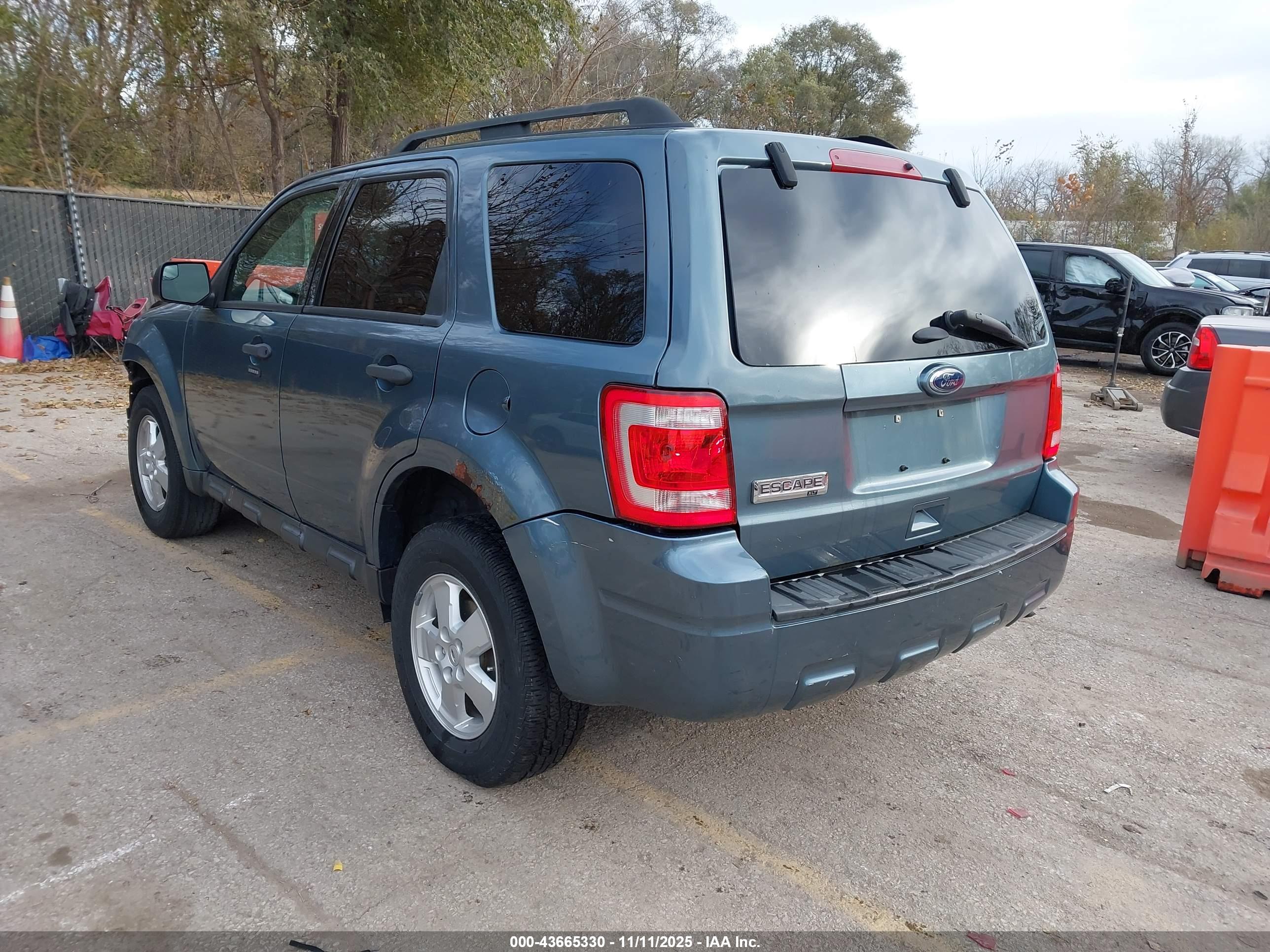 FORD ESCAPE image 3