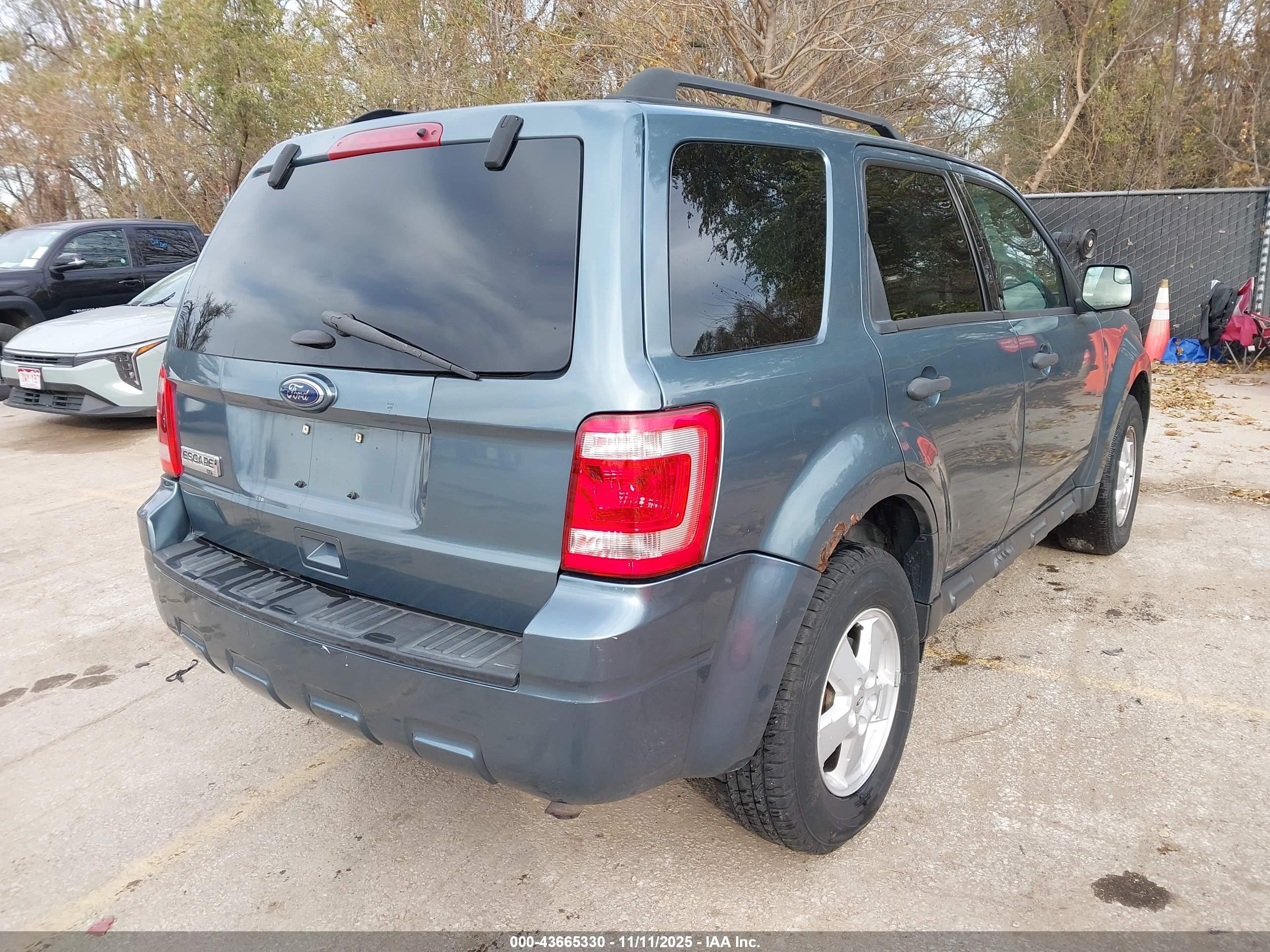 FORD ESCAPE image 4