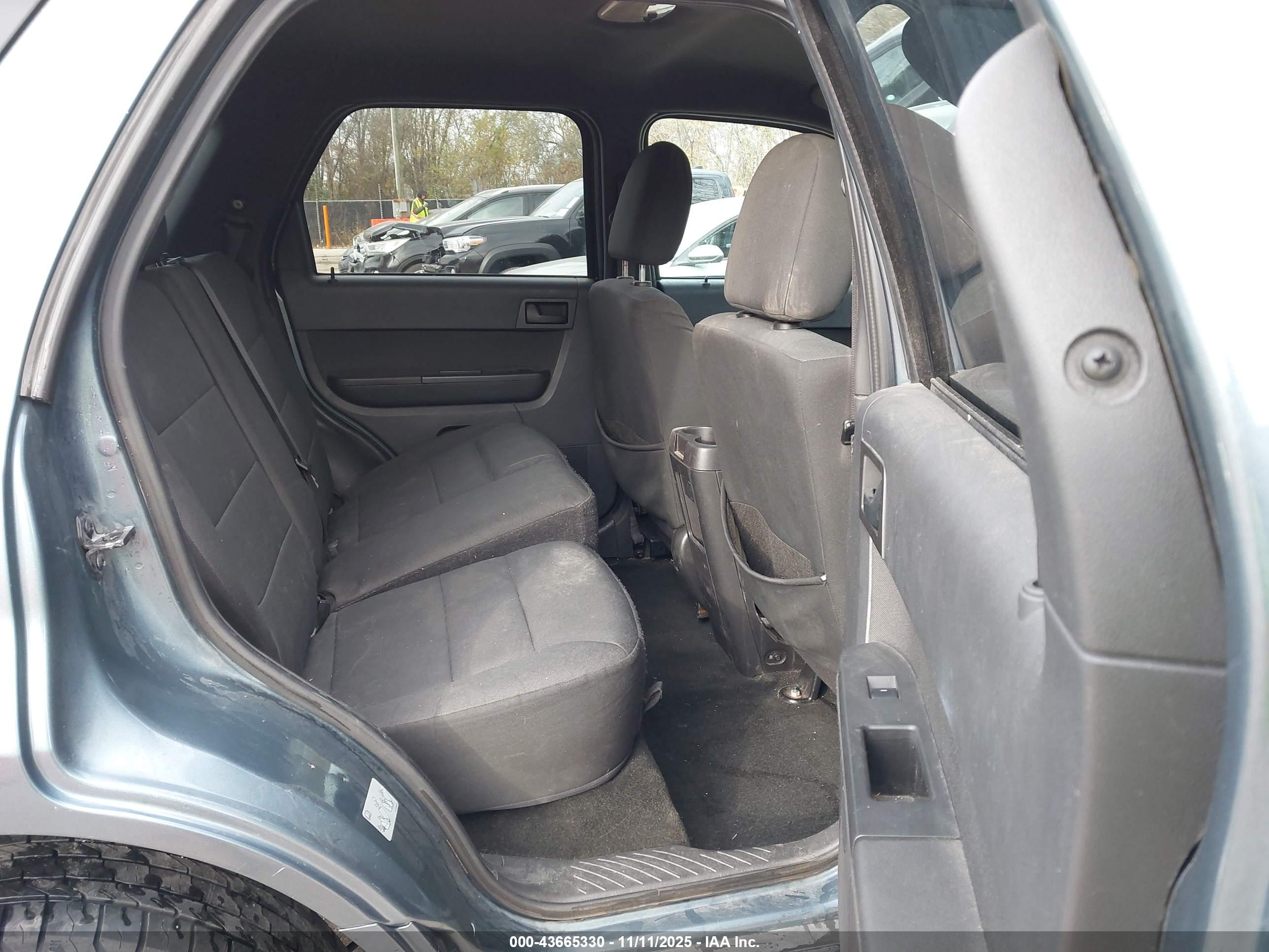 FORD ESCAPE image 8