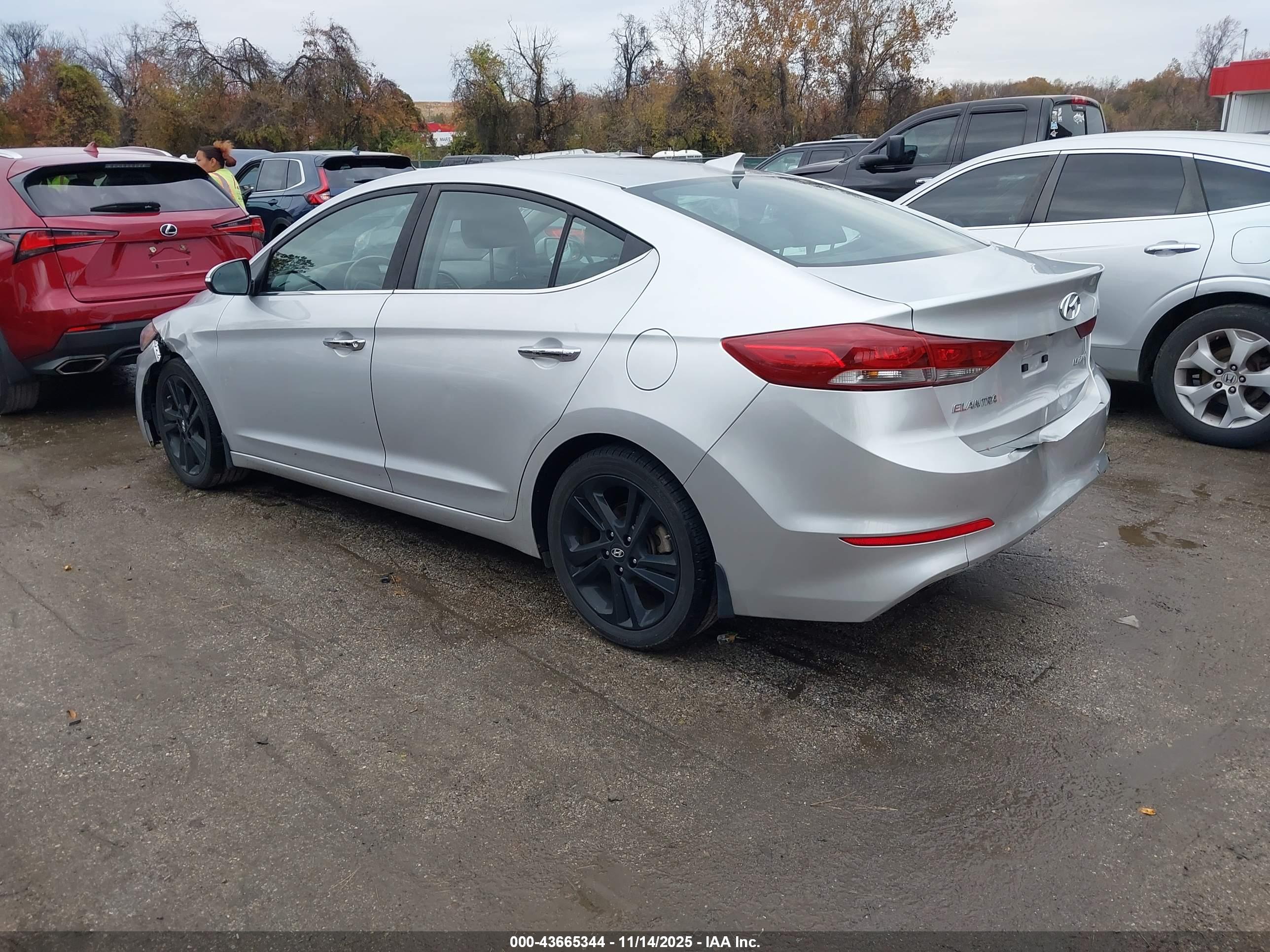 HYUNDAI ELANTRA image 3