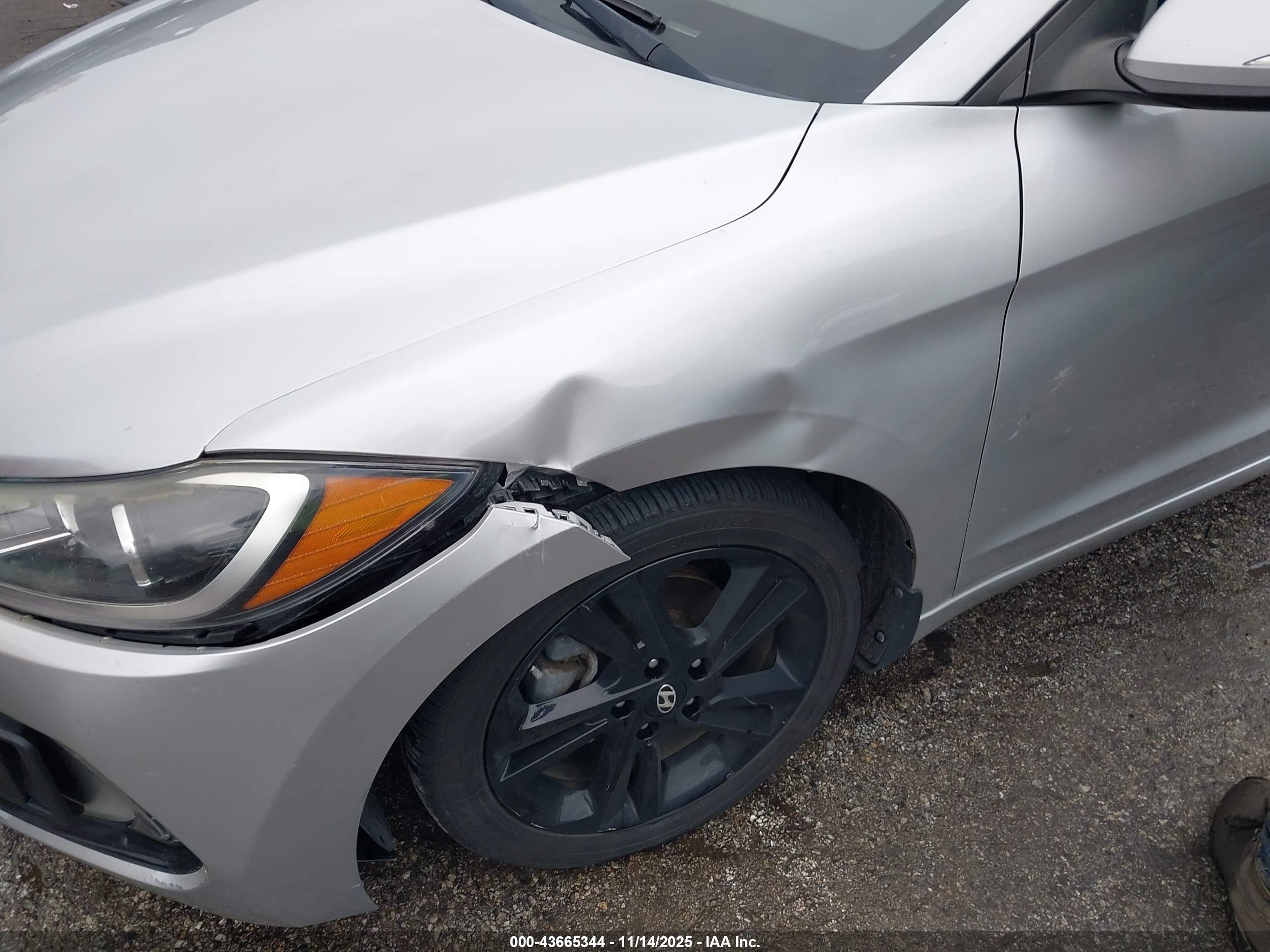 HYUNDAI ELANTRA image 6