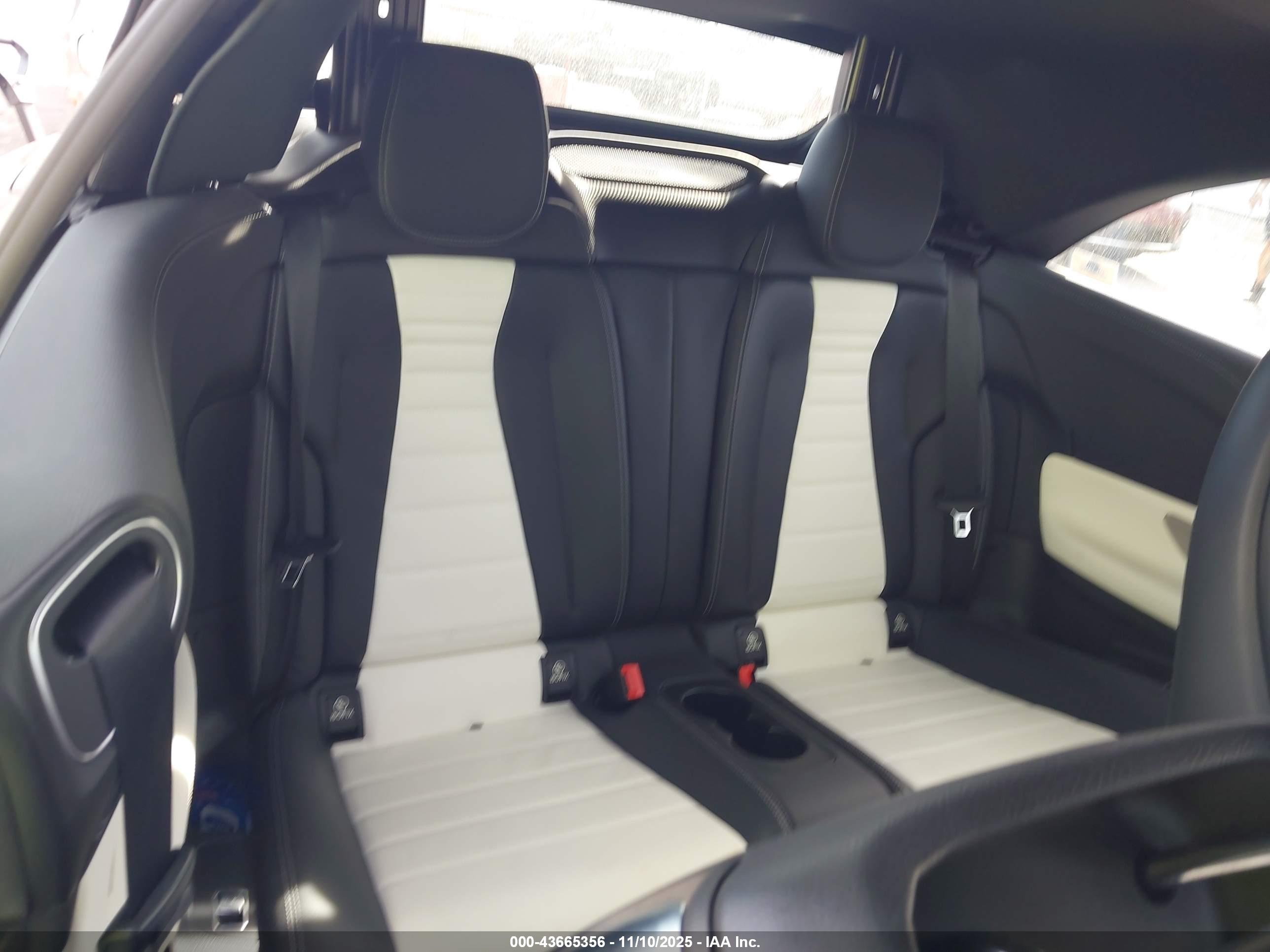 MERCEDES-BENZ E image 8