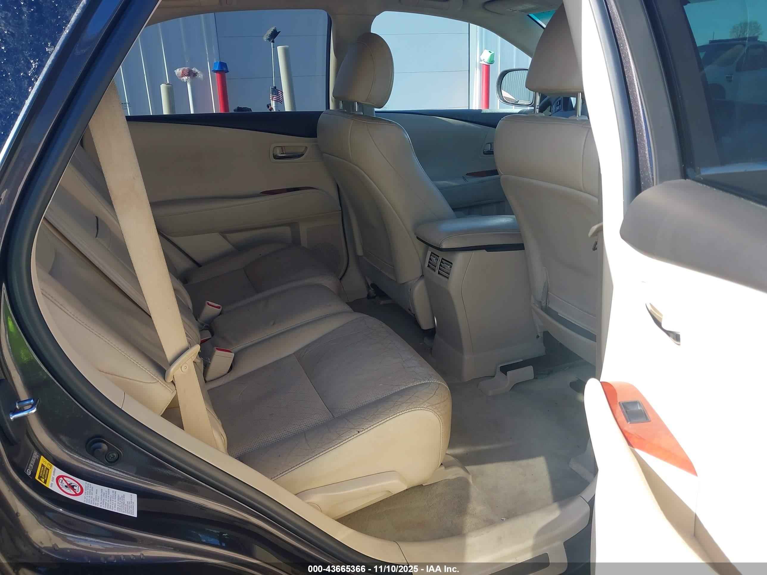 LEXUS RX image 8