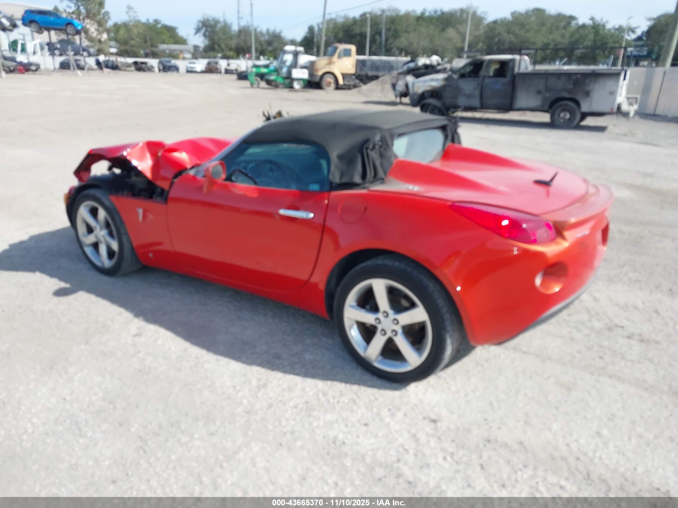 PONTIAC SOLSTICE image 3