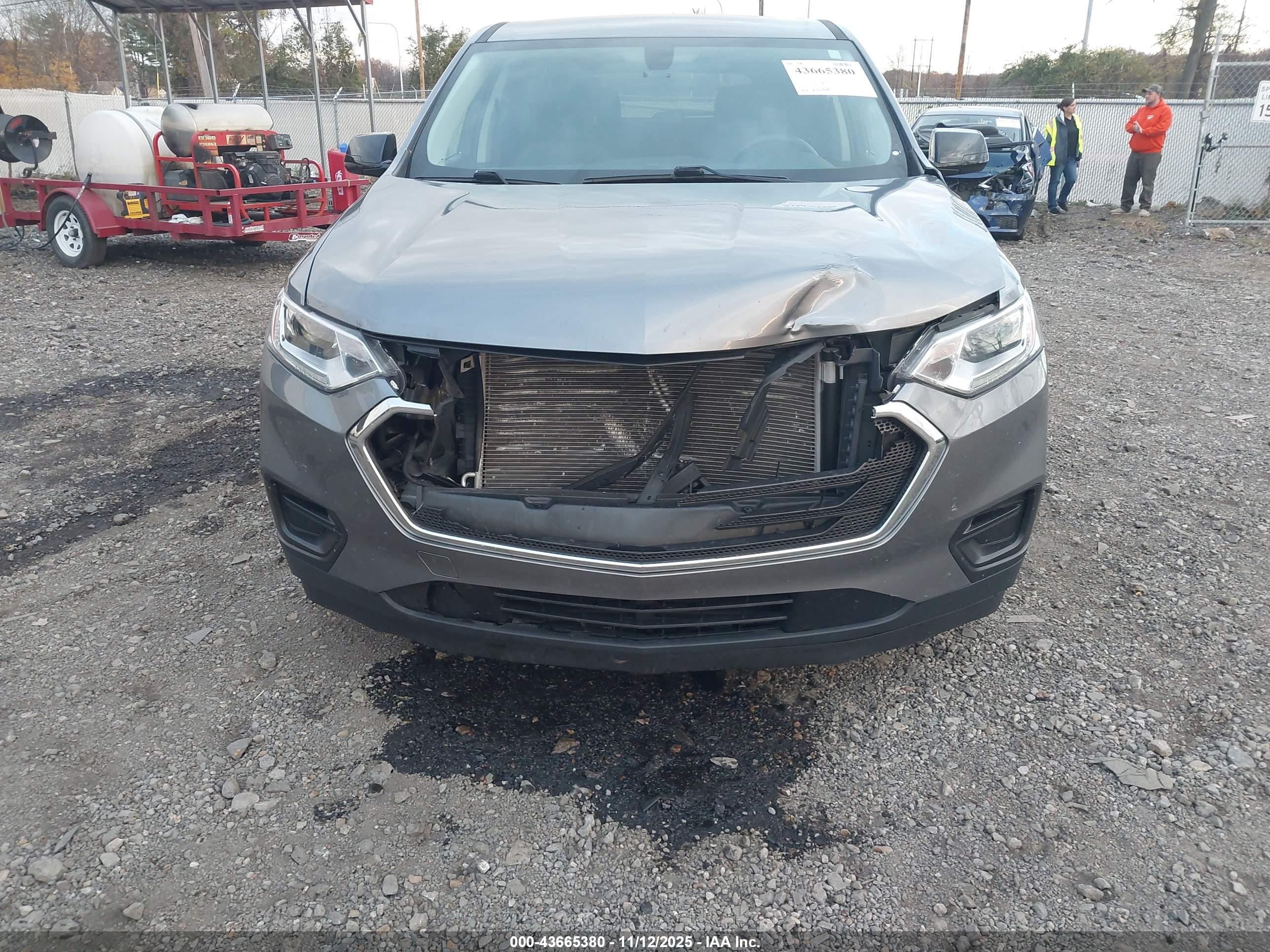 CHEVROLET TRAVERSE image 6