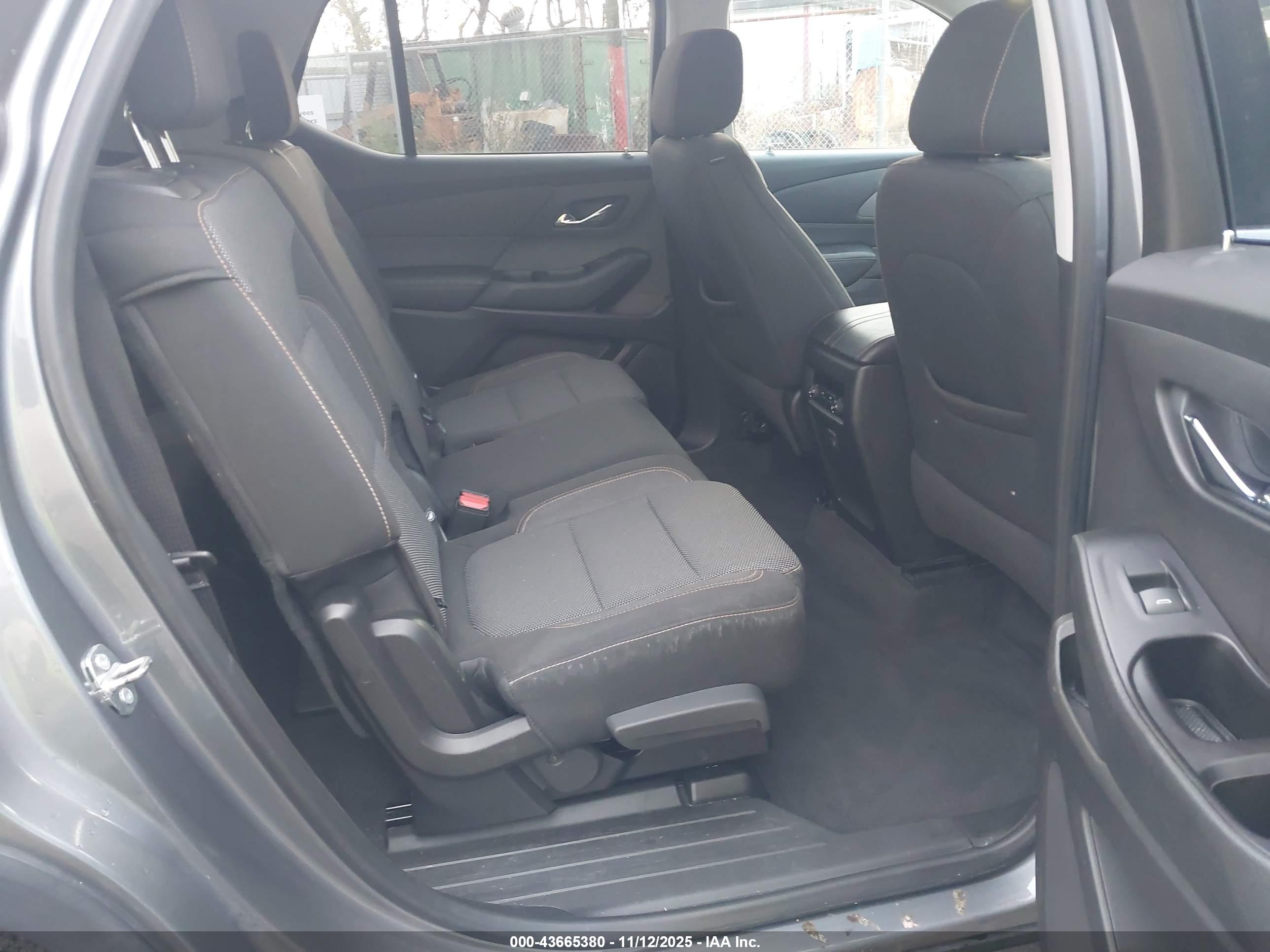 CHEVROLET TRAVERSE image 8