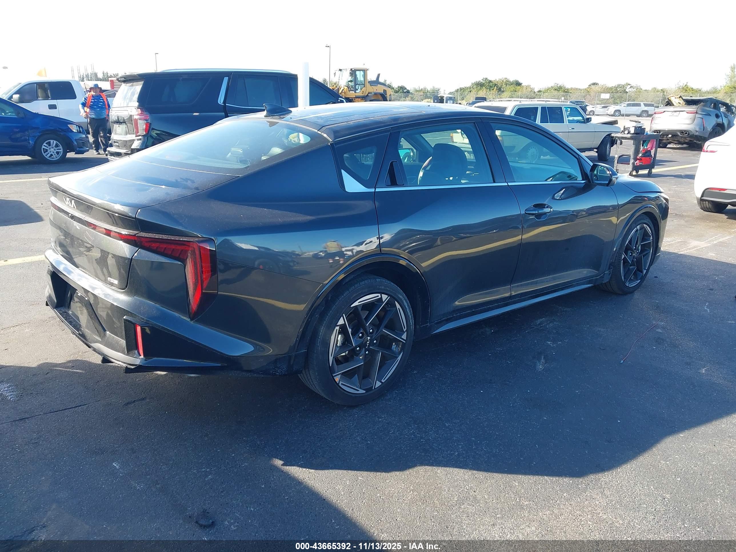 KIA K4 image 4