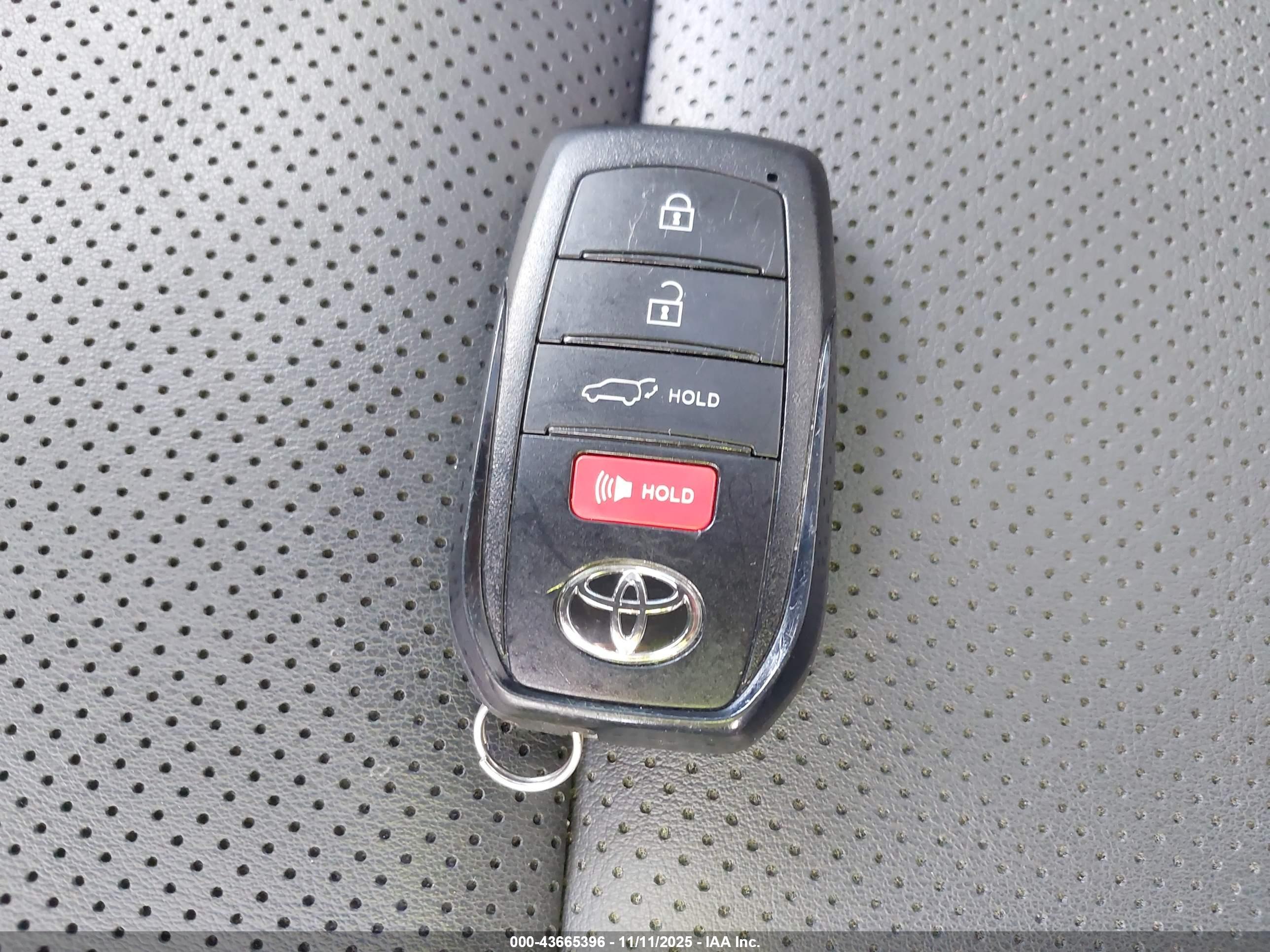 TOYOTA PRIUS image 11