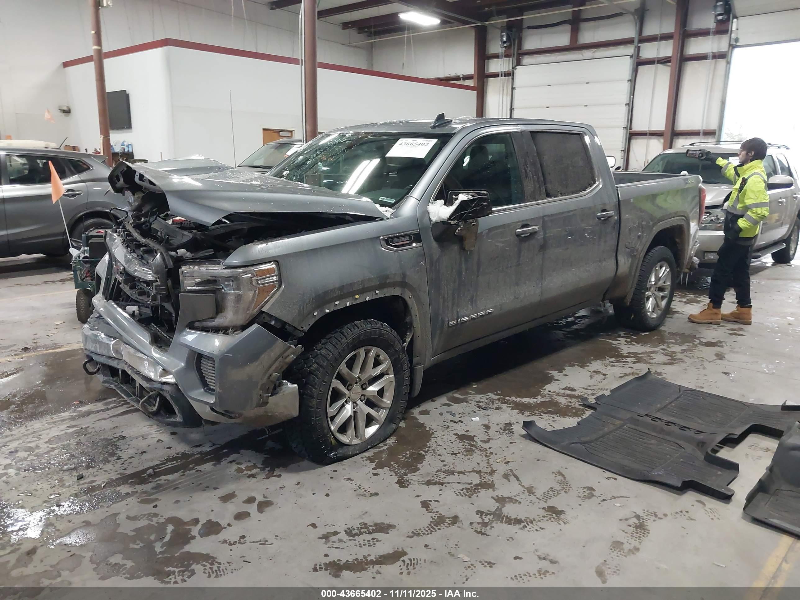 GMC SIERRA image 2