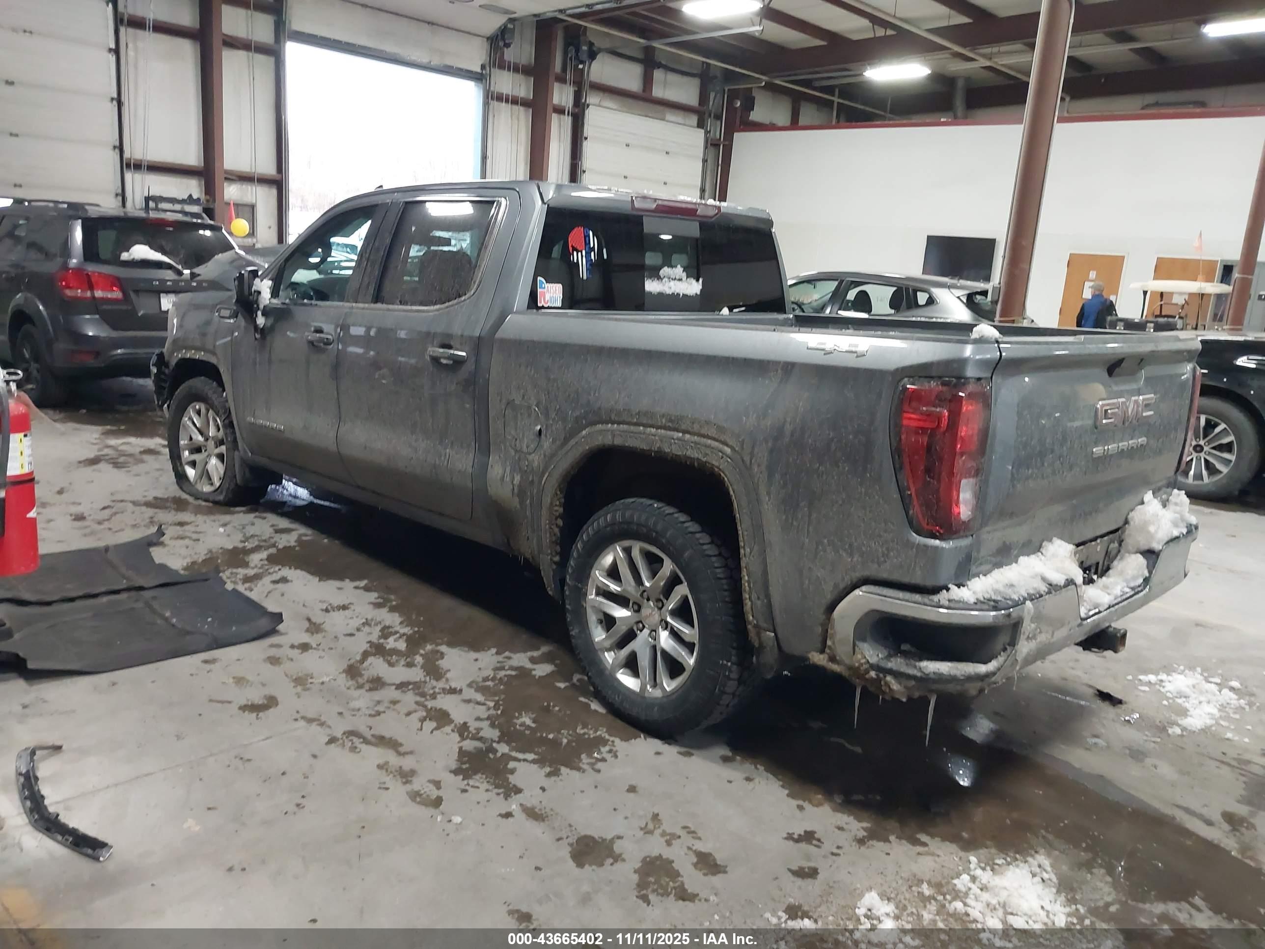 GMC SIERRA image 3