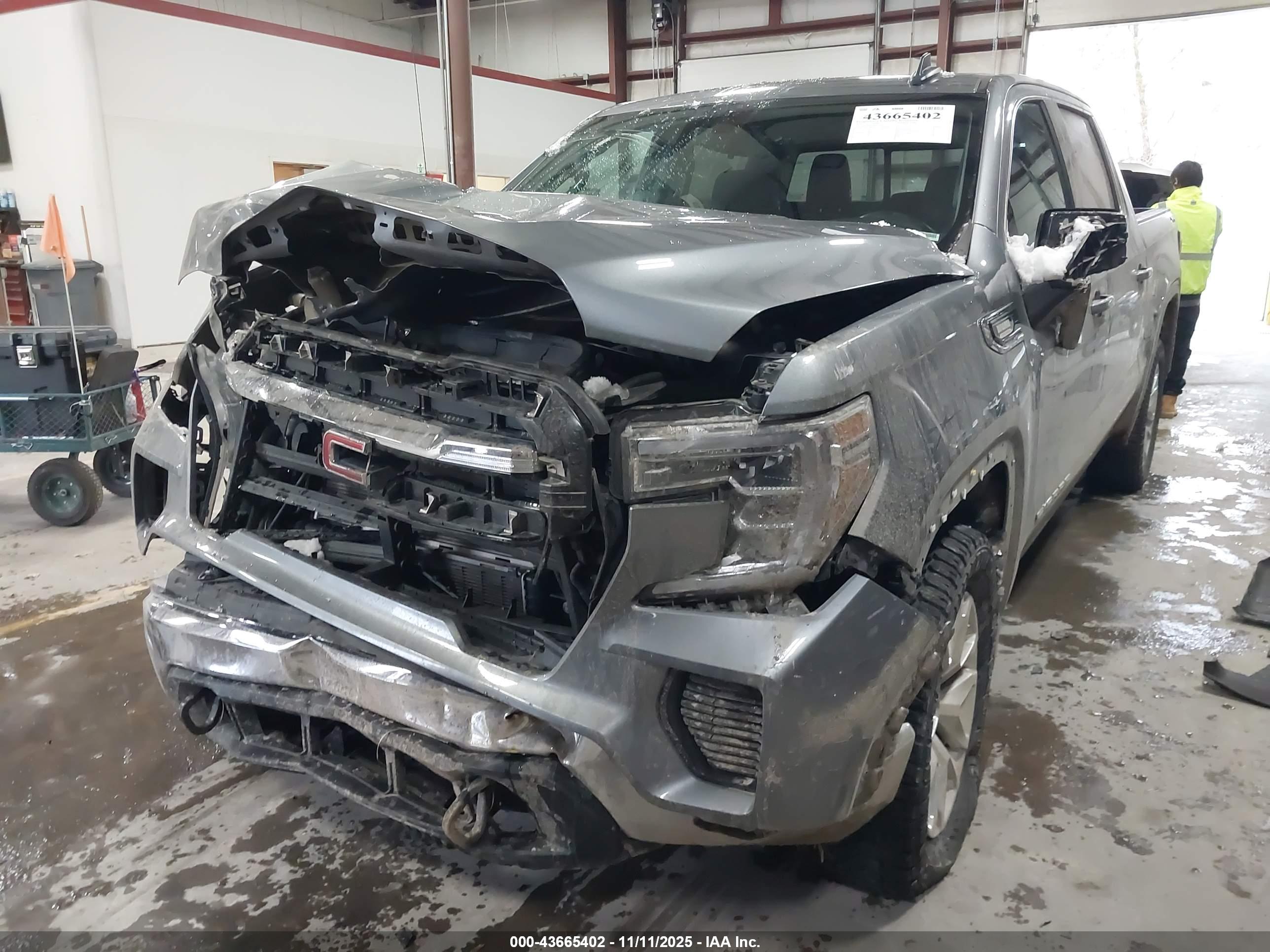 GMC SIERRA image 6