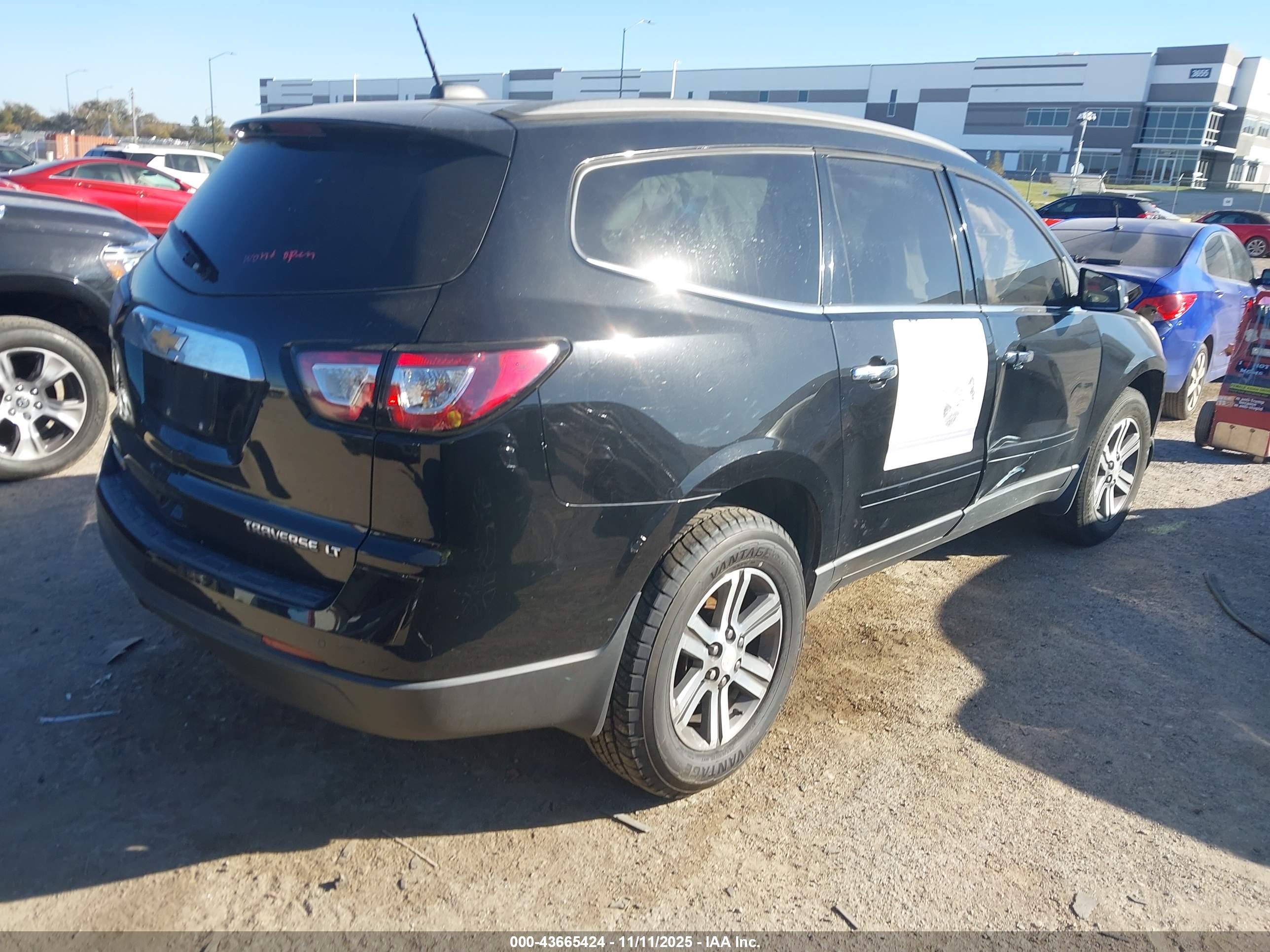 CHEVROLET TRAVERSE image 4