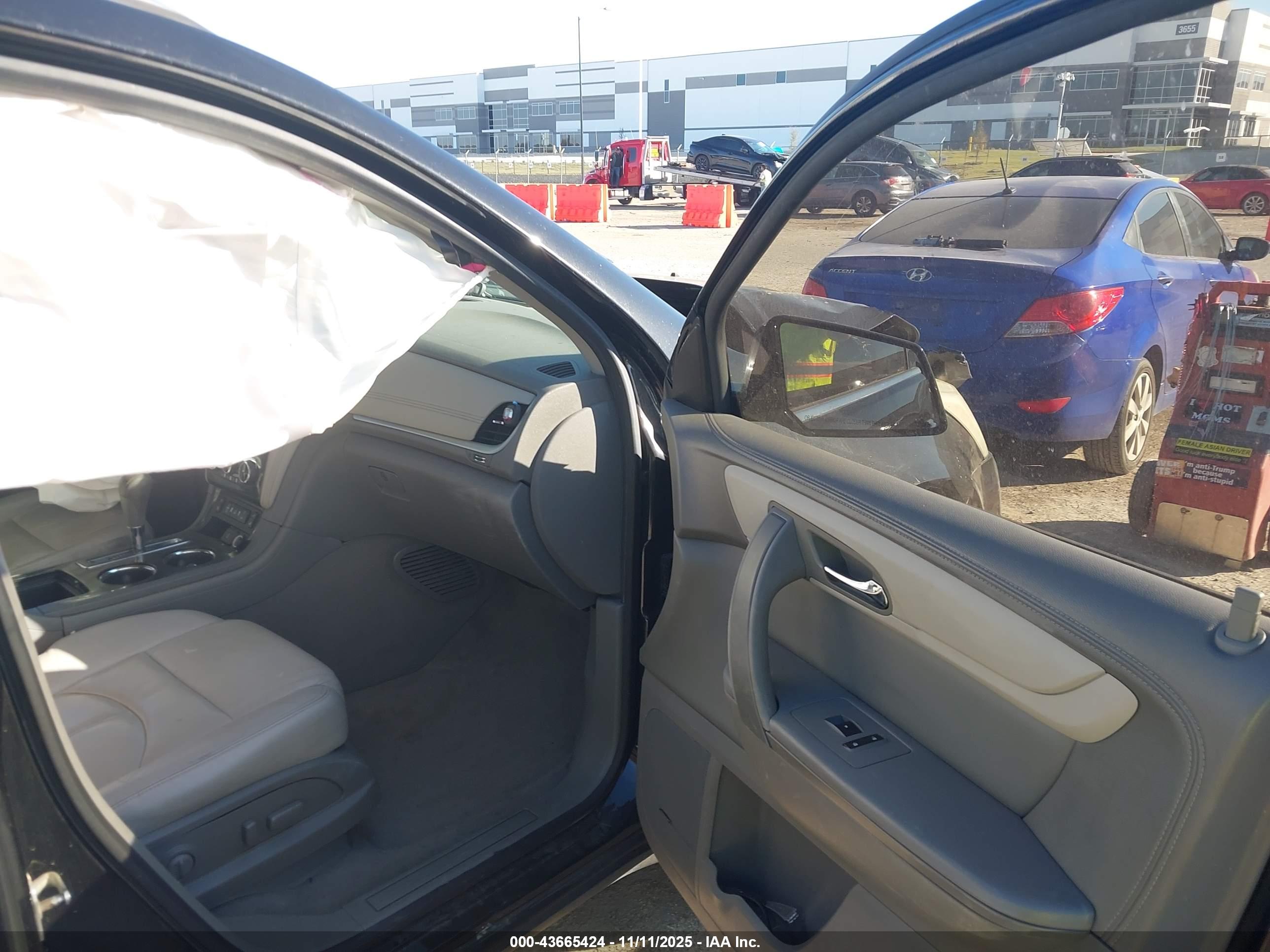 CHEVROLET TRAVERSE image 5