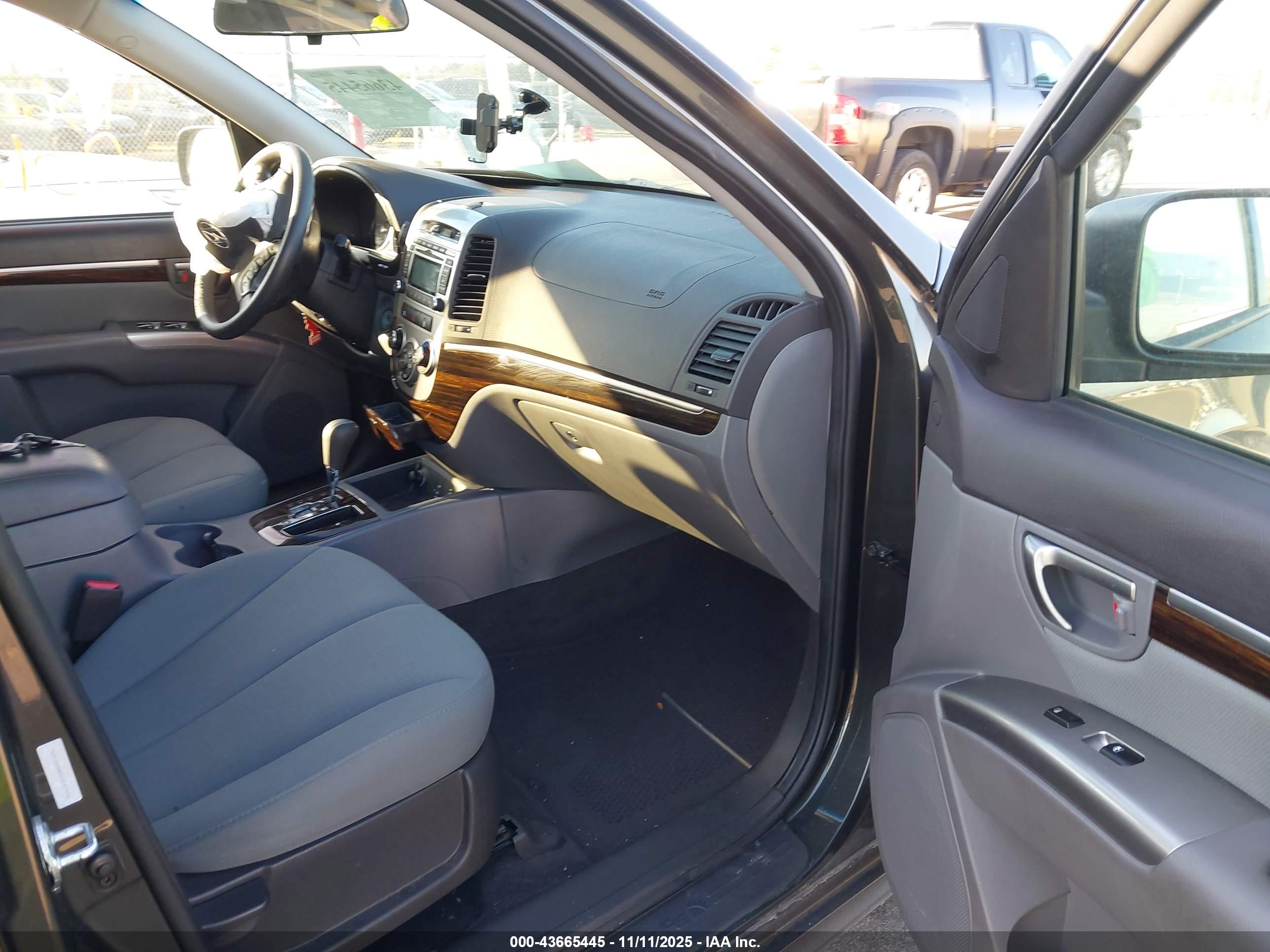 HYUNDAI SANTA image 5