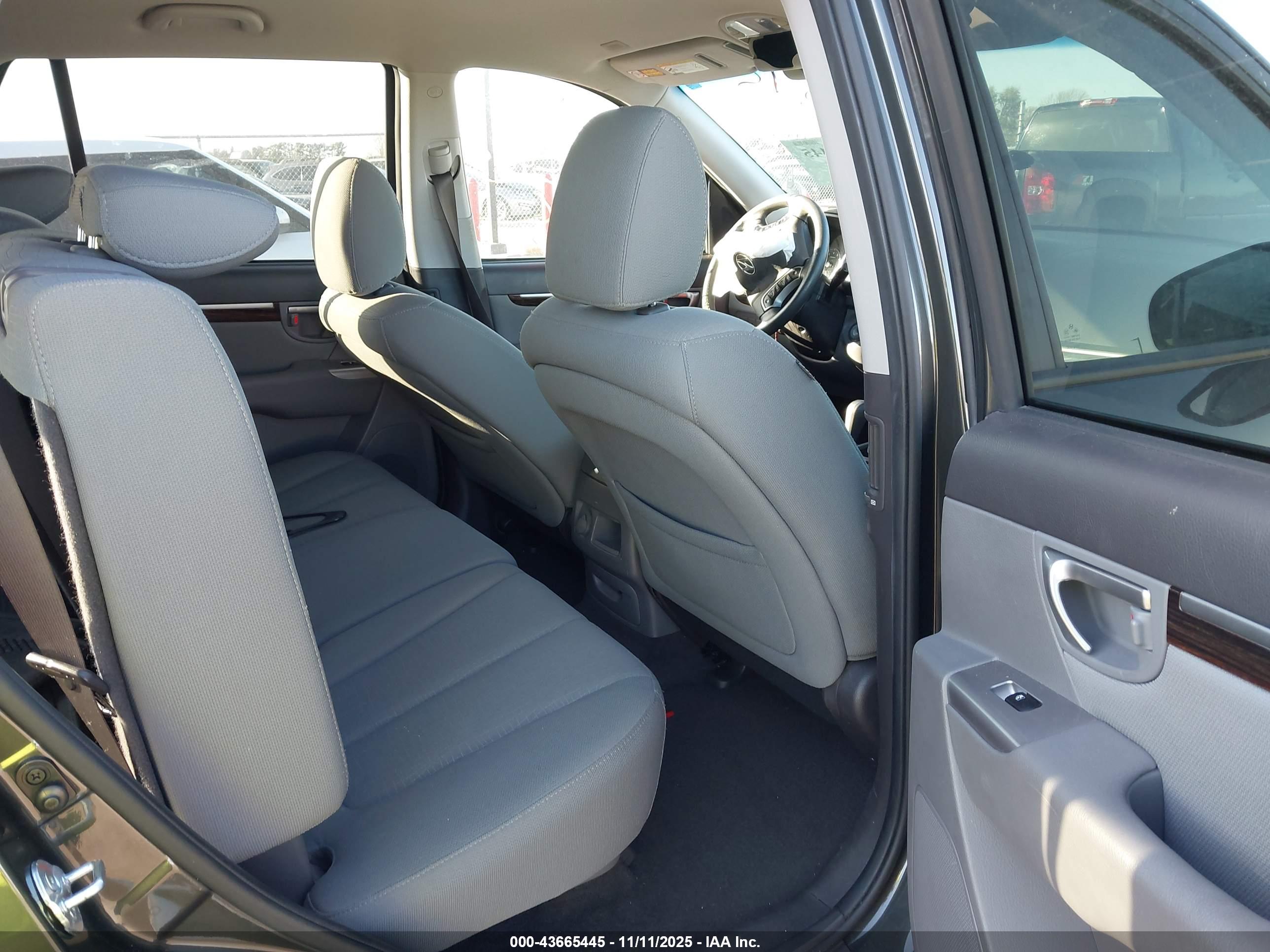 HYUNDAI SANTA image 8