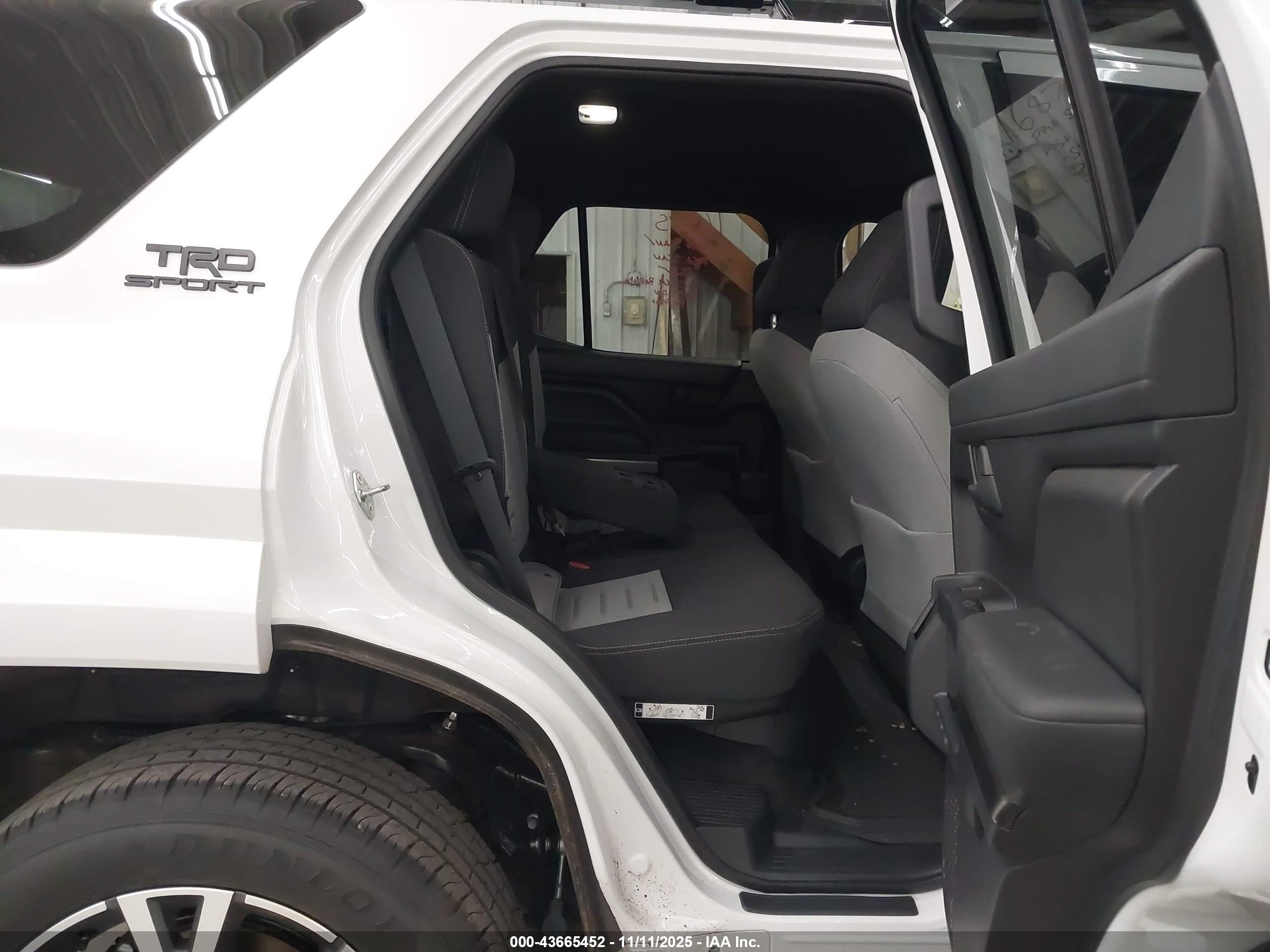 TOYOTA 4RUNNER image 8