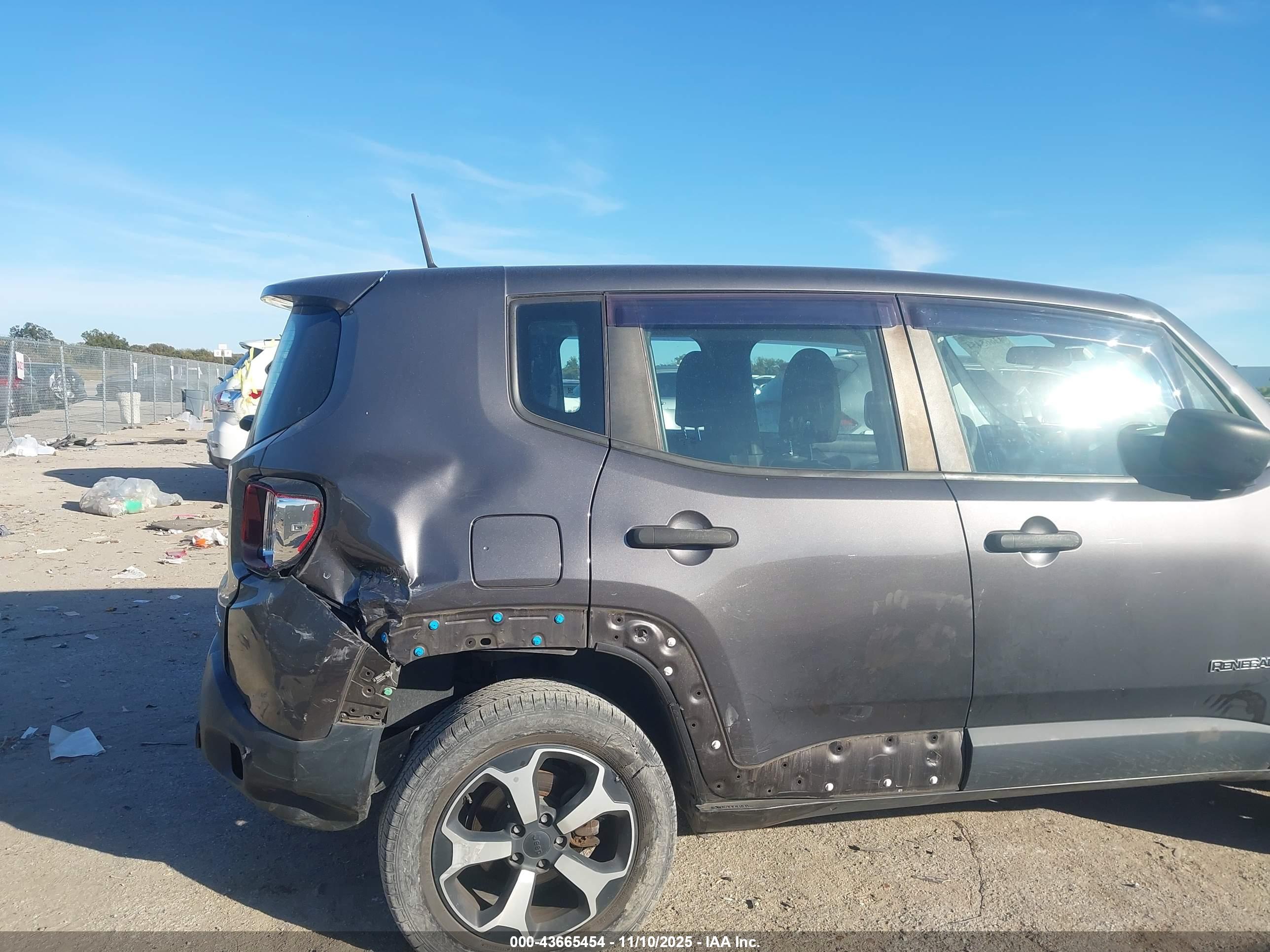JEEP RENEGADE image 6