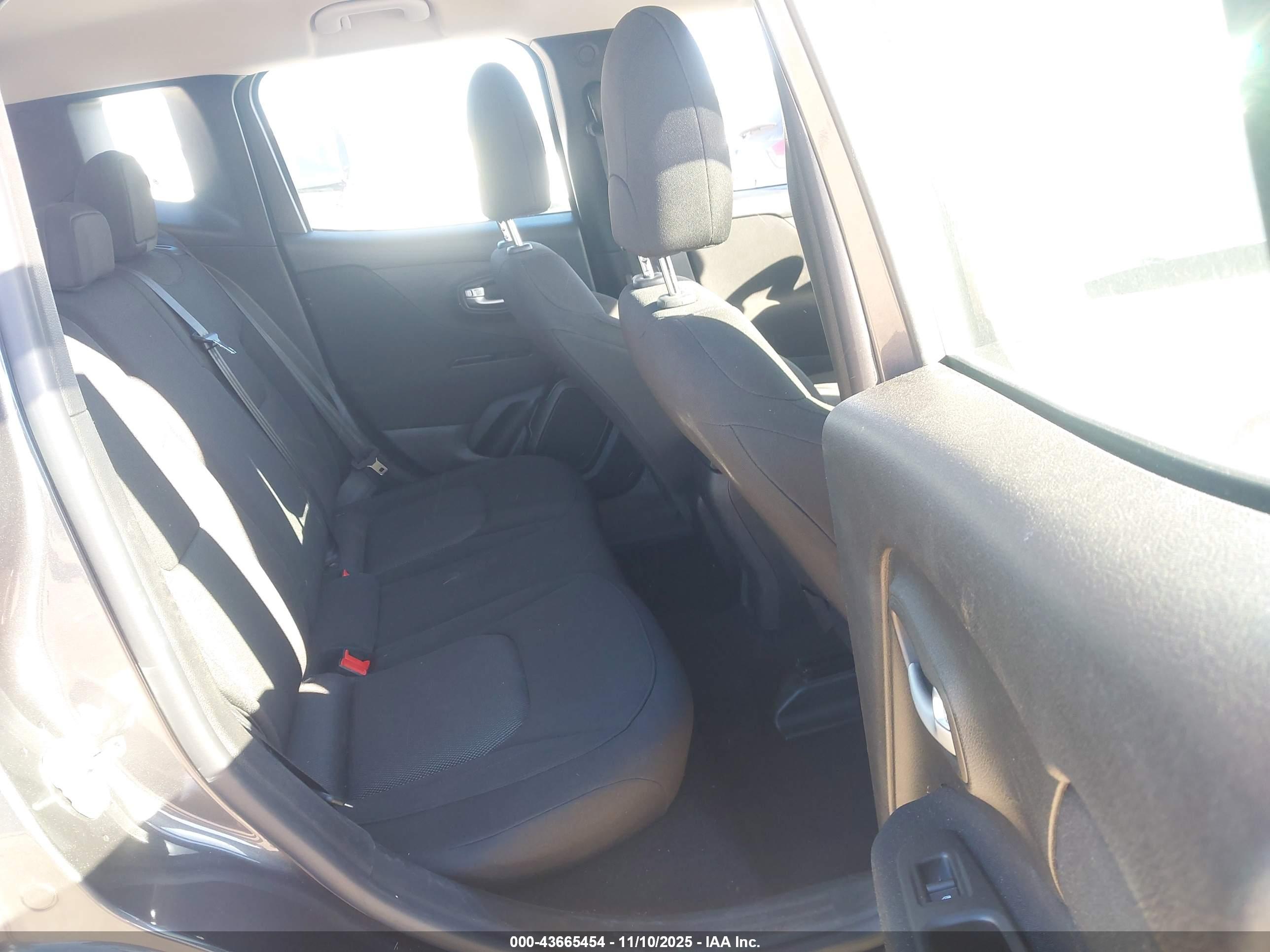 JEEP RENEGADE image 8
