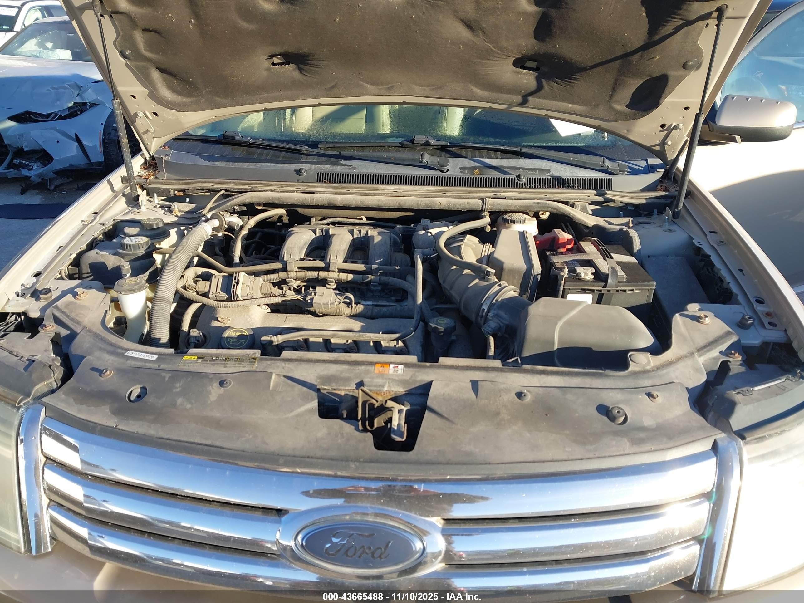 FORD TAURUS image 10