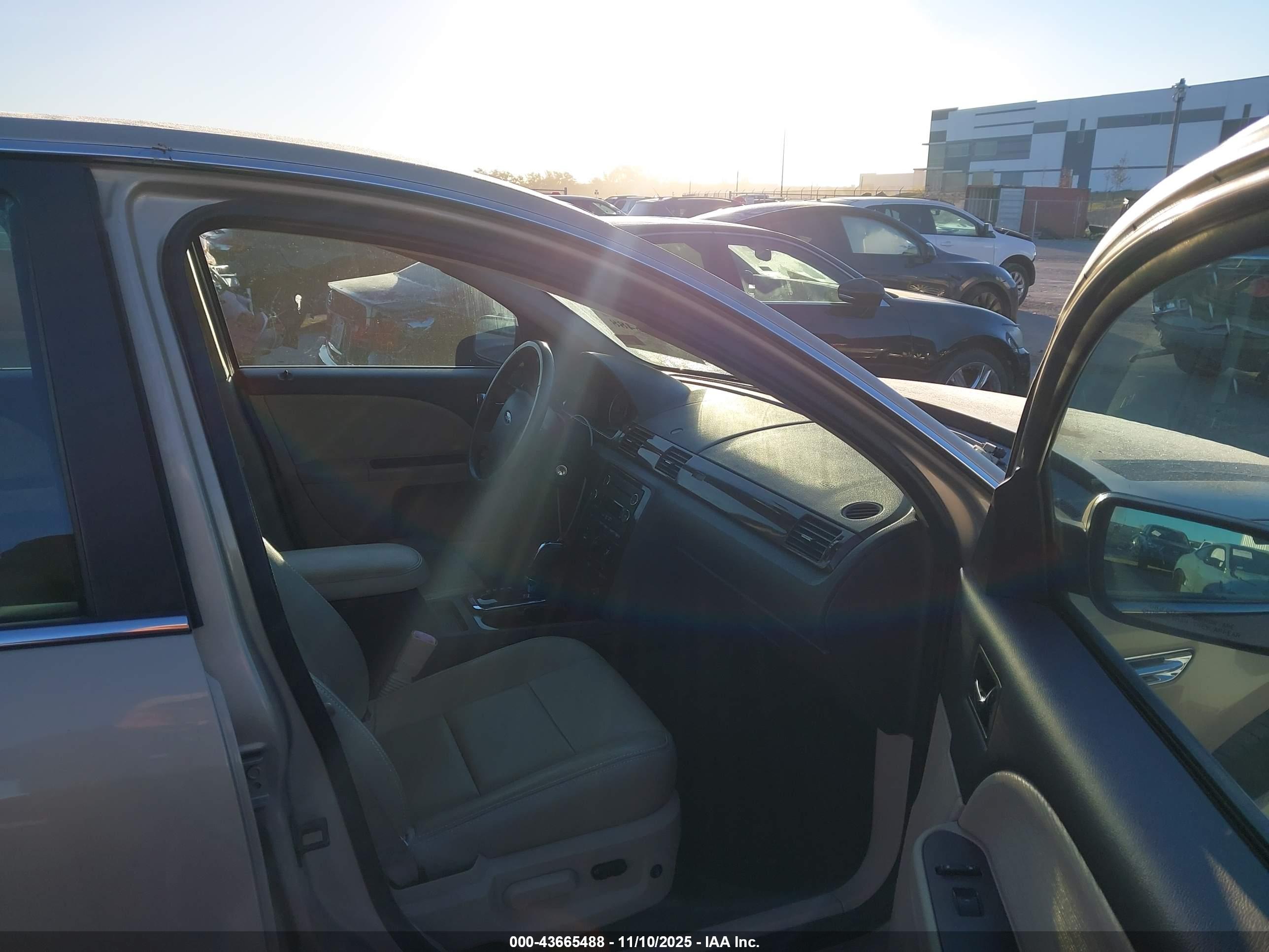 FORD TAURUS image 5