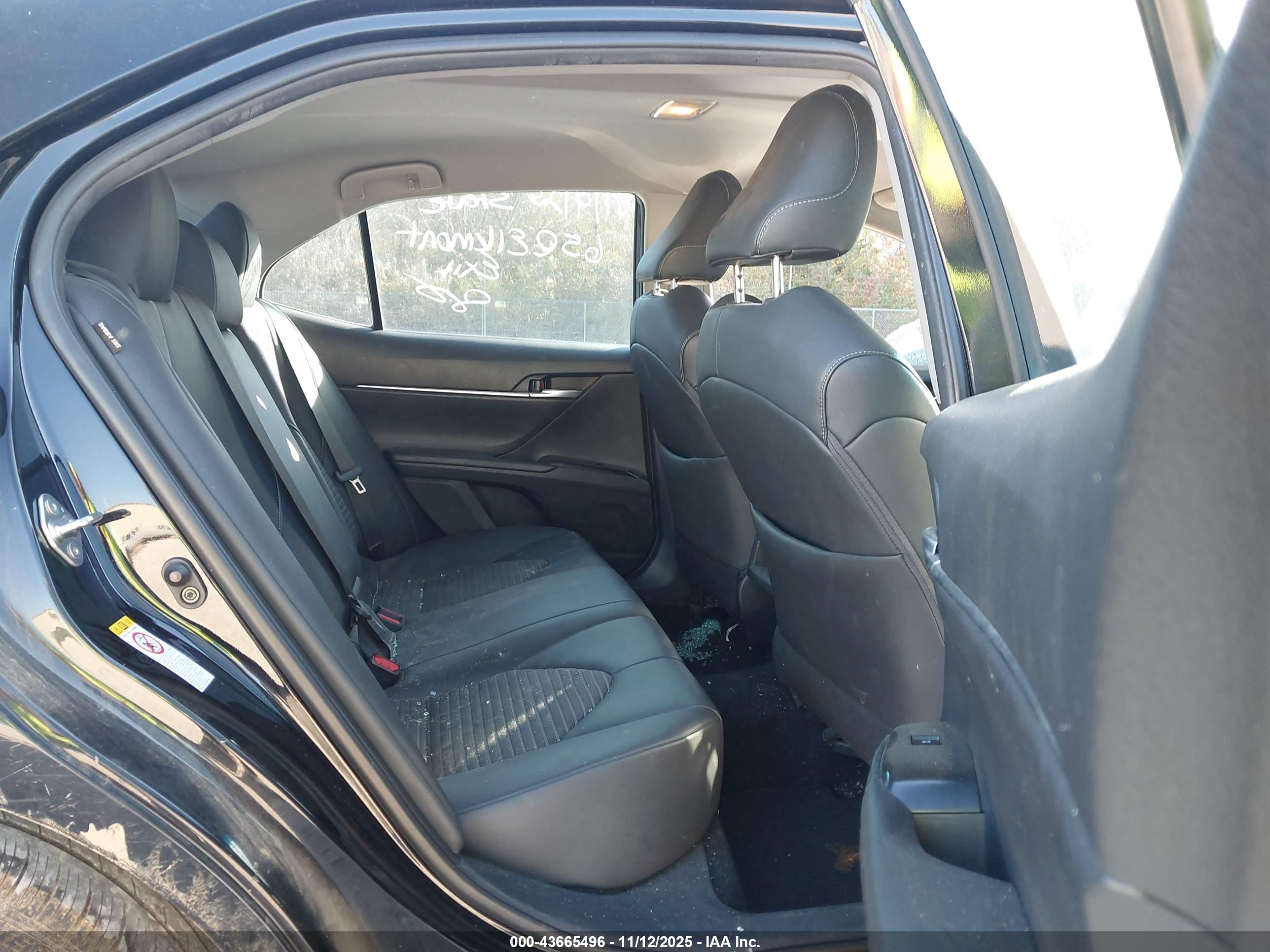 TOYOTA CAMRY image 8
