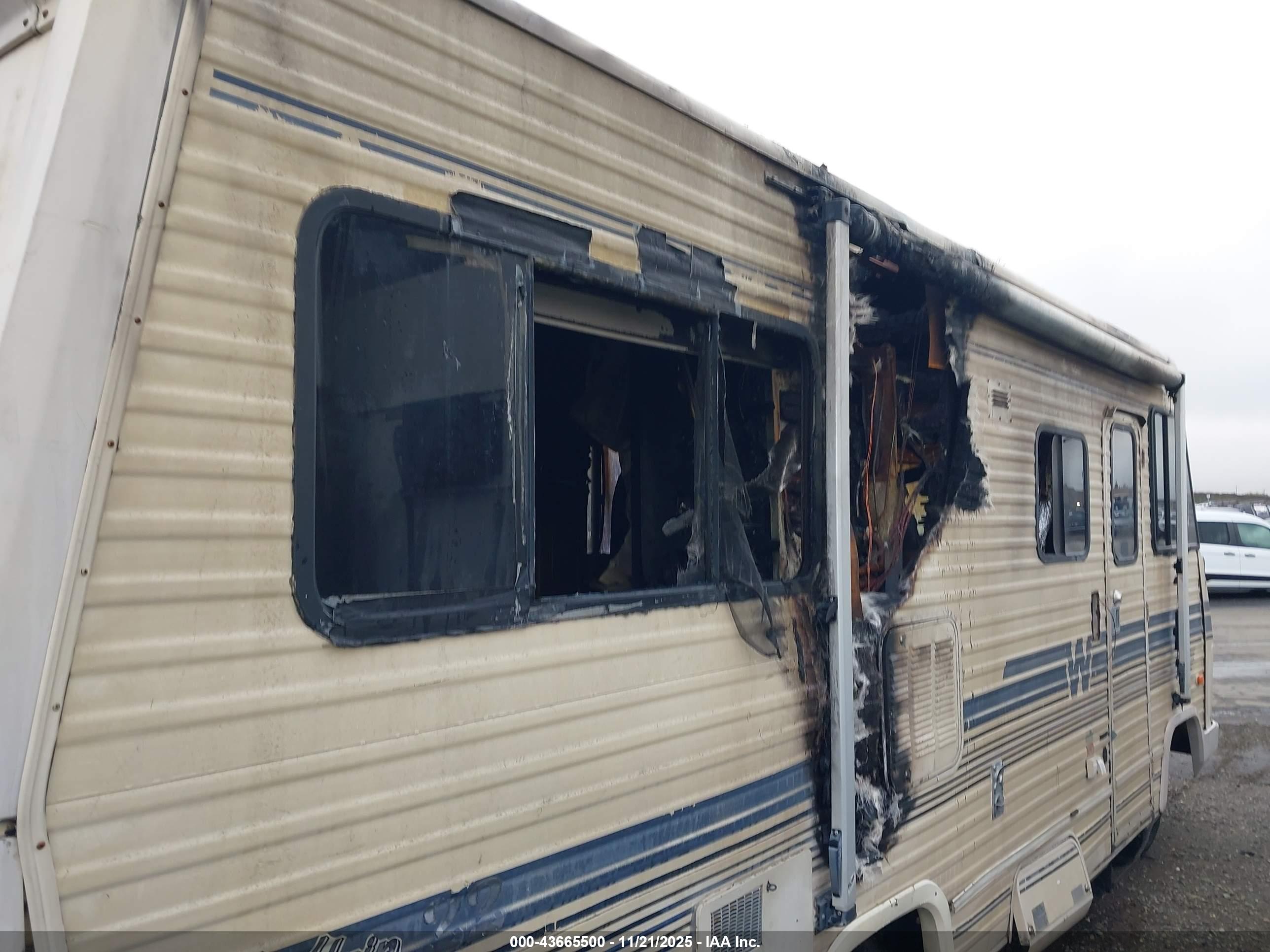 WINNEBAGO P30 image 6