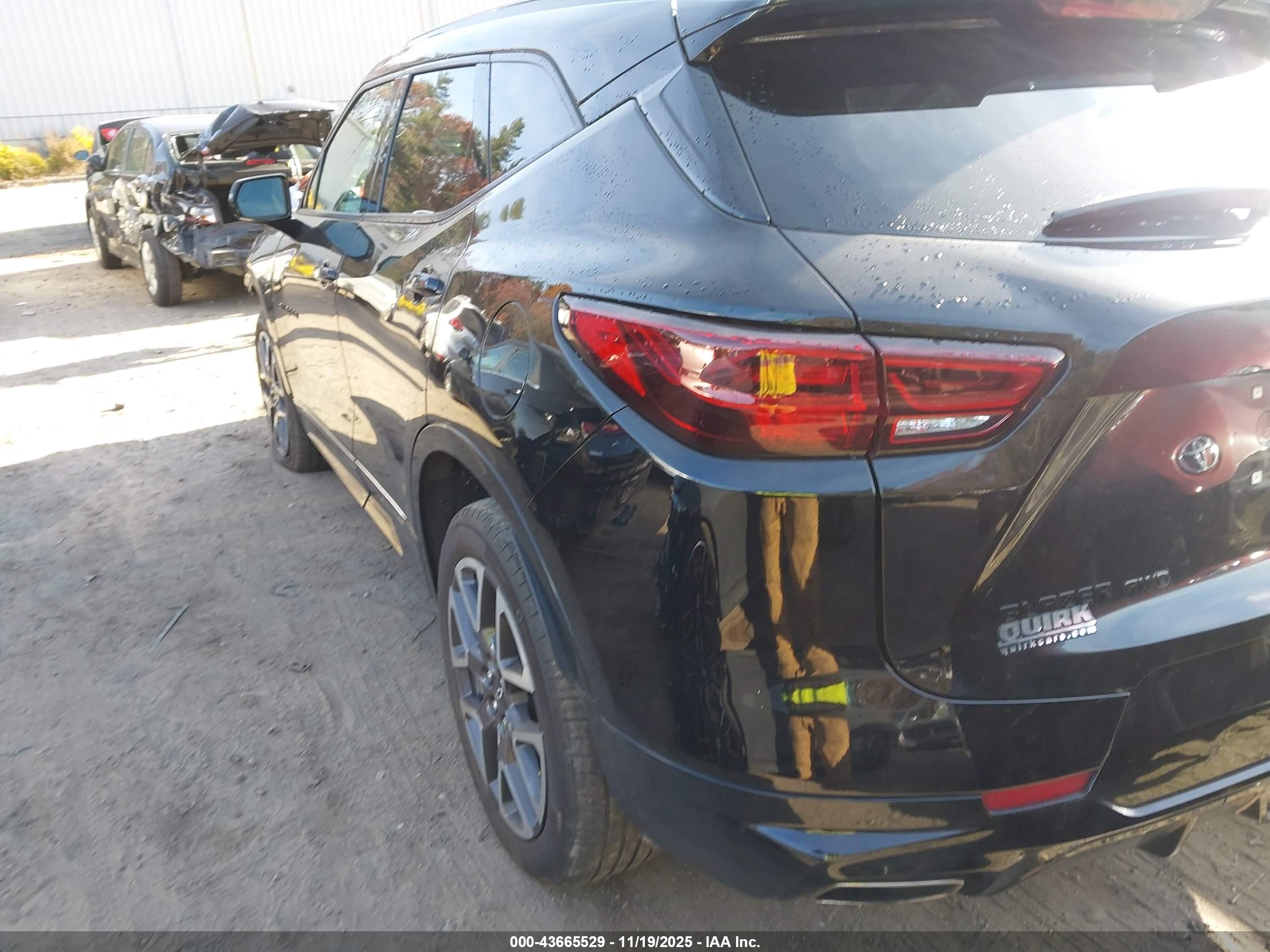 CHEVROLET BLAZER image 3