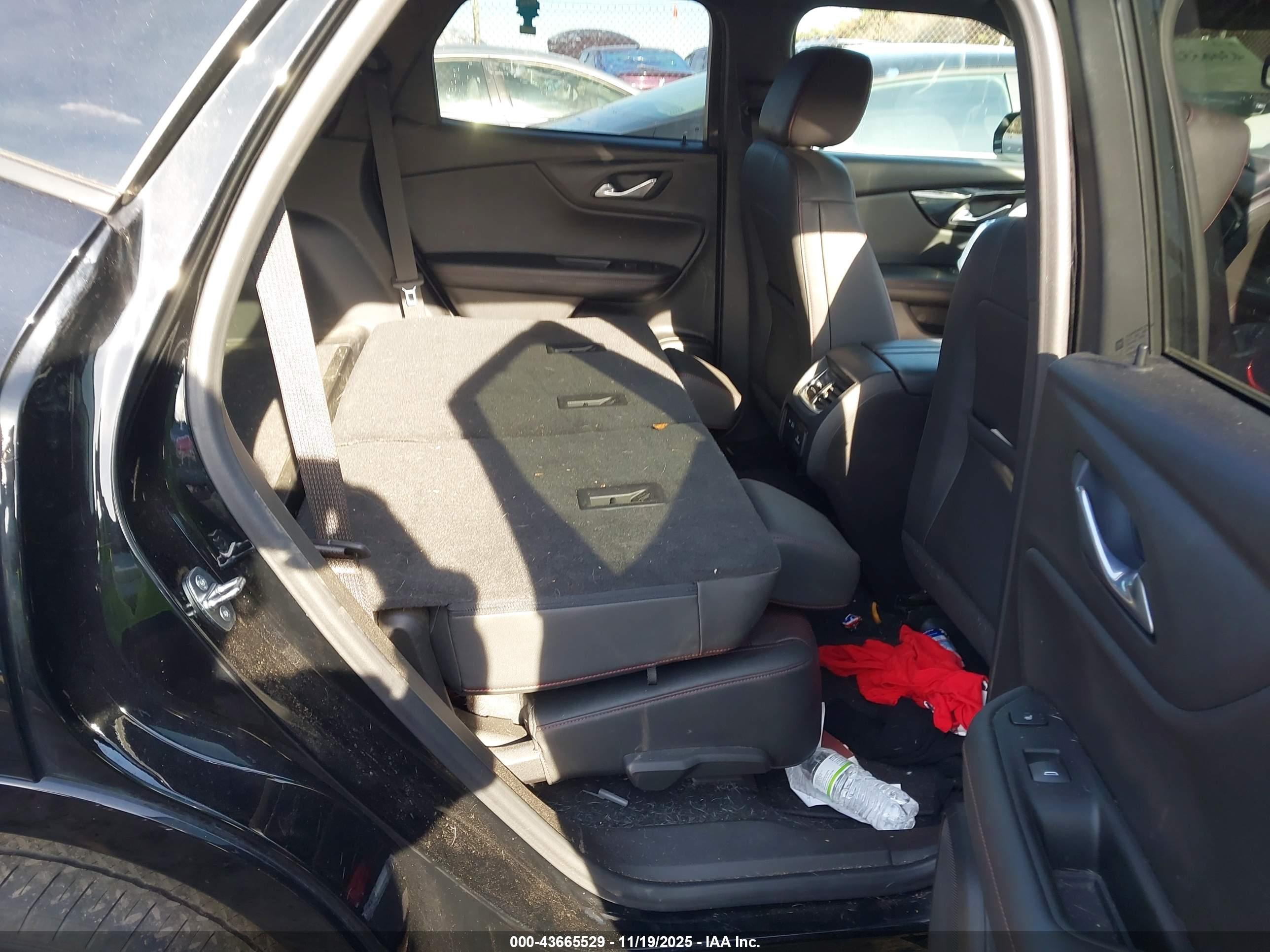 CHEVROLET BLAZER image 8